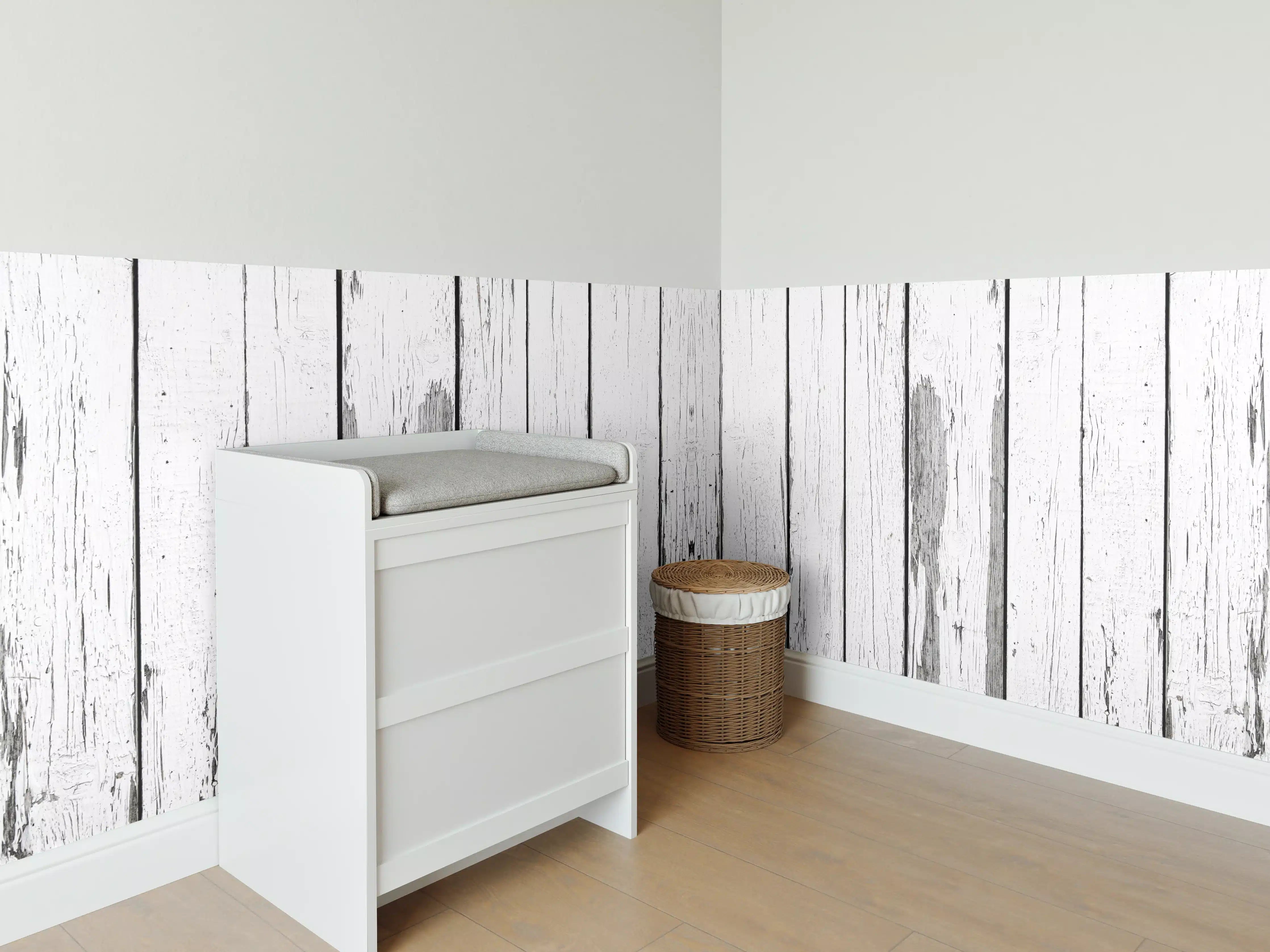 Babyzimmer Wandgestaltung - Alt weiß lackierter Holzzaun
