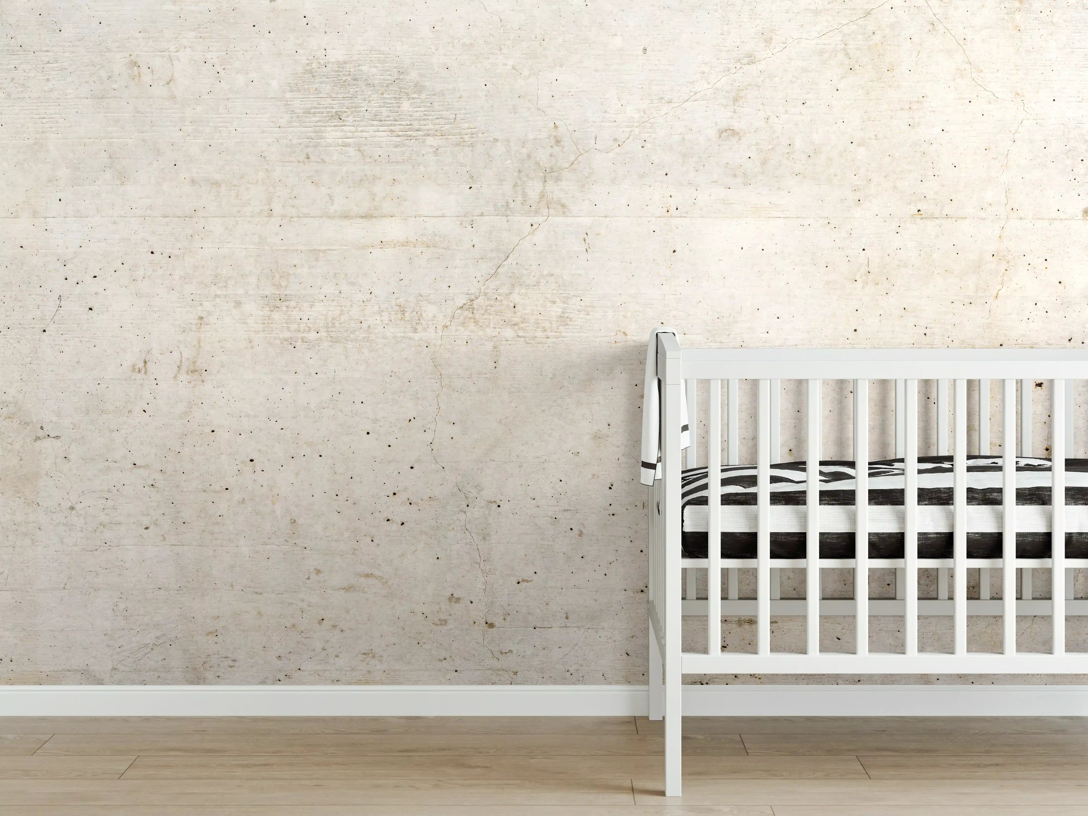 Babyzimmer Wandgestaltung - Alte Betonwandtextur mit Holzmaserung