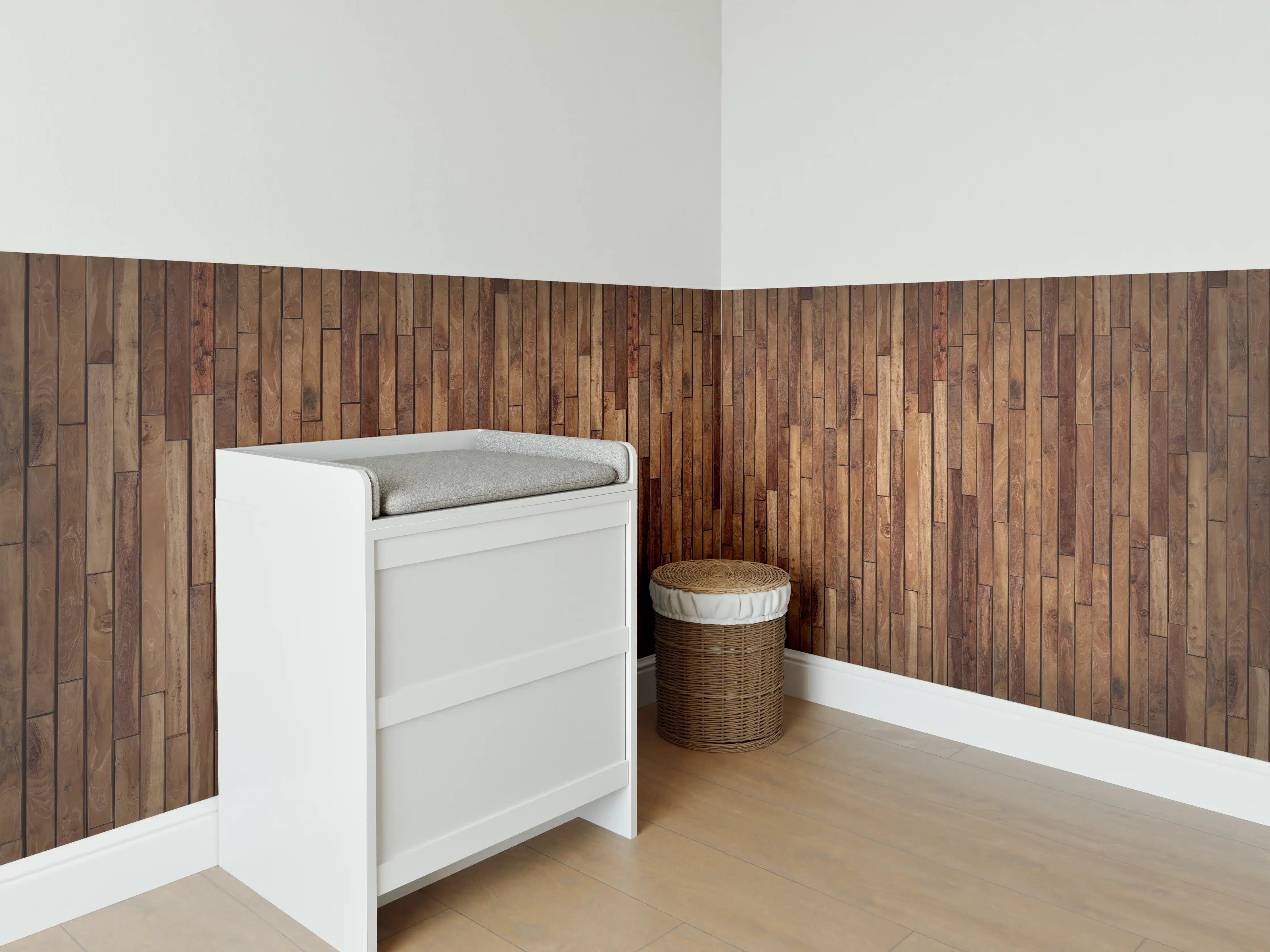 Babyzimmer Wandgestaltung - Alte Kiefernholz Planken