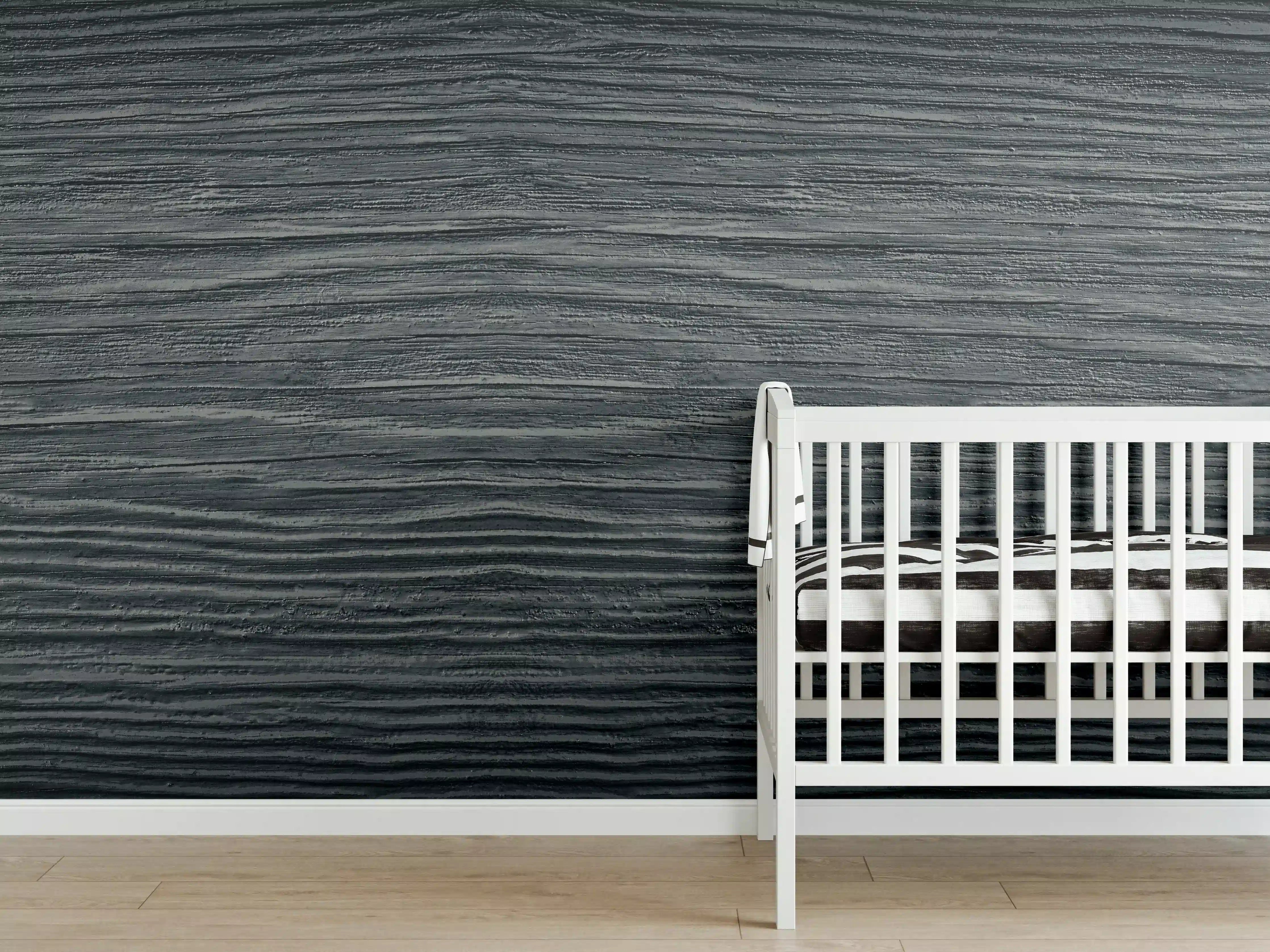 Babyzimmer Wandgestaltung - Alte geknackte schwarz lackiert Massivholz