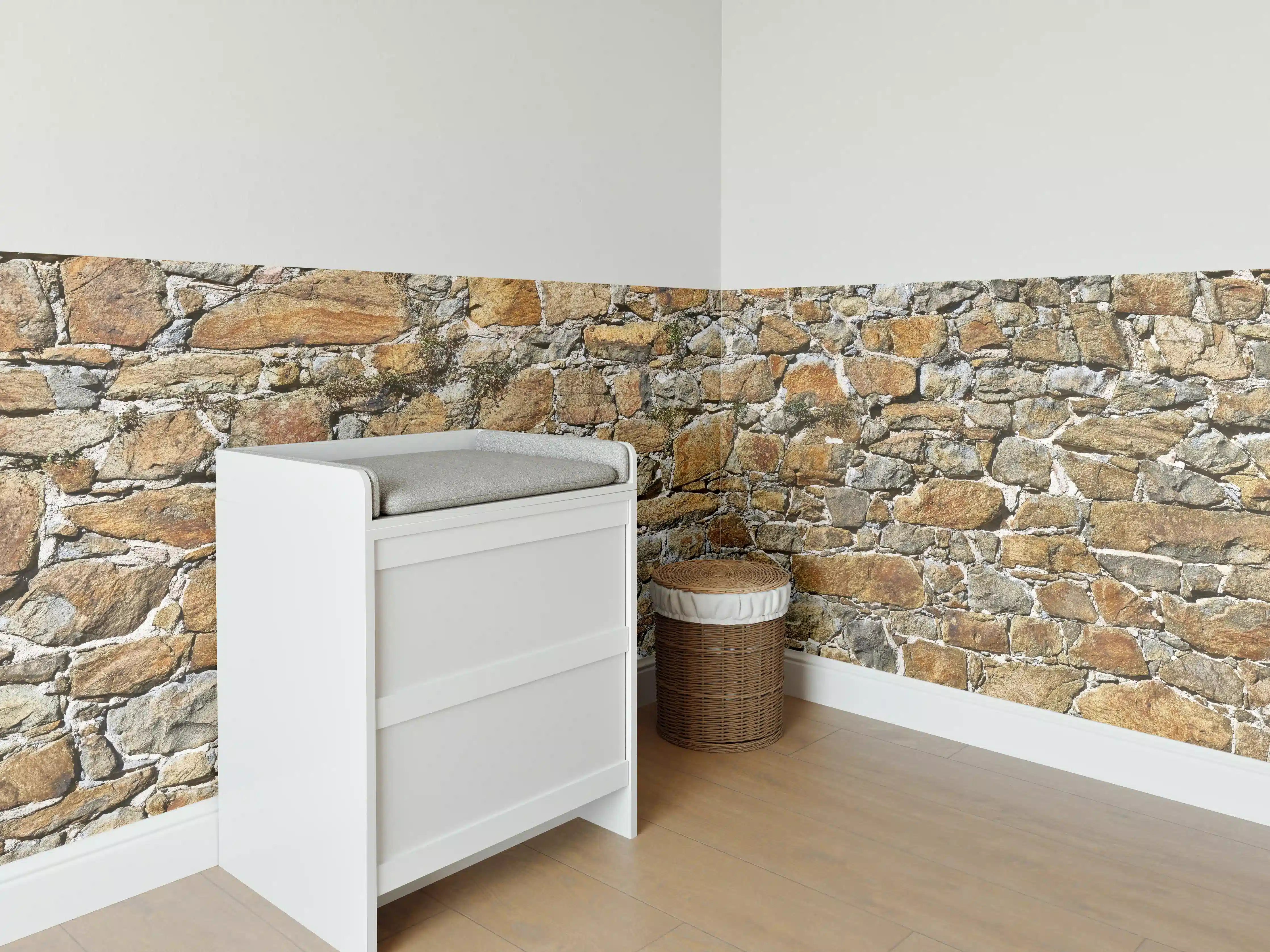 Babyzimmer Wandgestaltung - Alte unverputzte Burgmauer