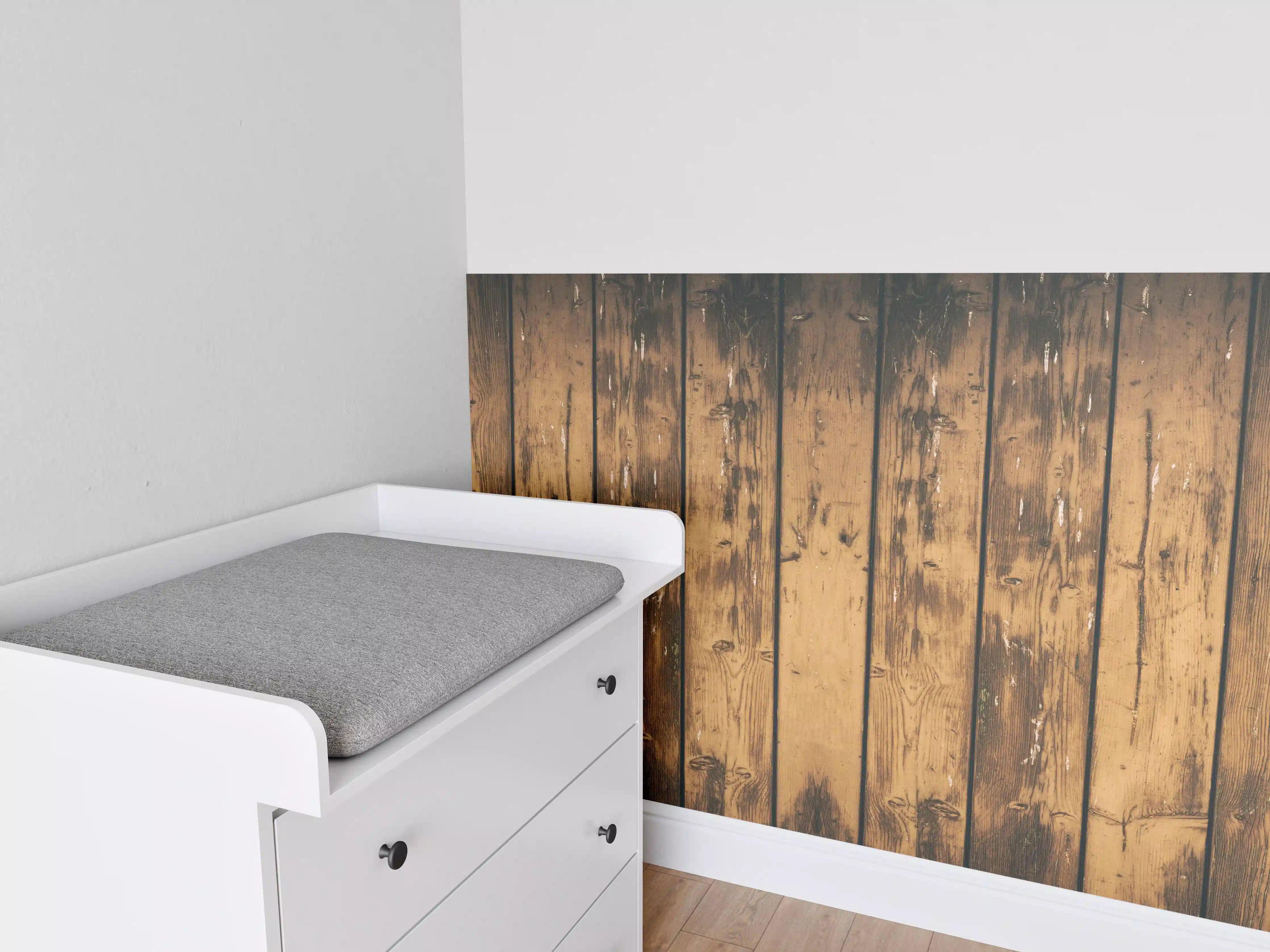 Babyzimmer Wandgestaltung - Aneinandergereihte leicht angebrannte Holzplatten