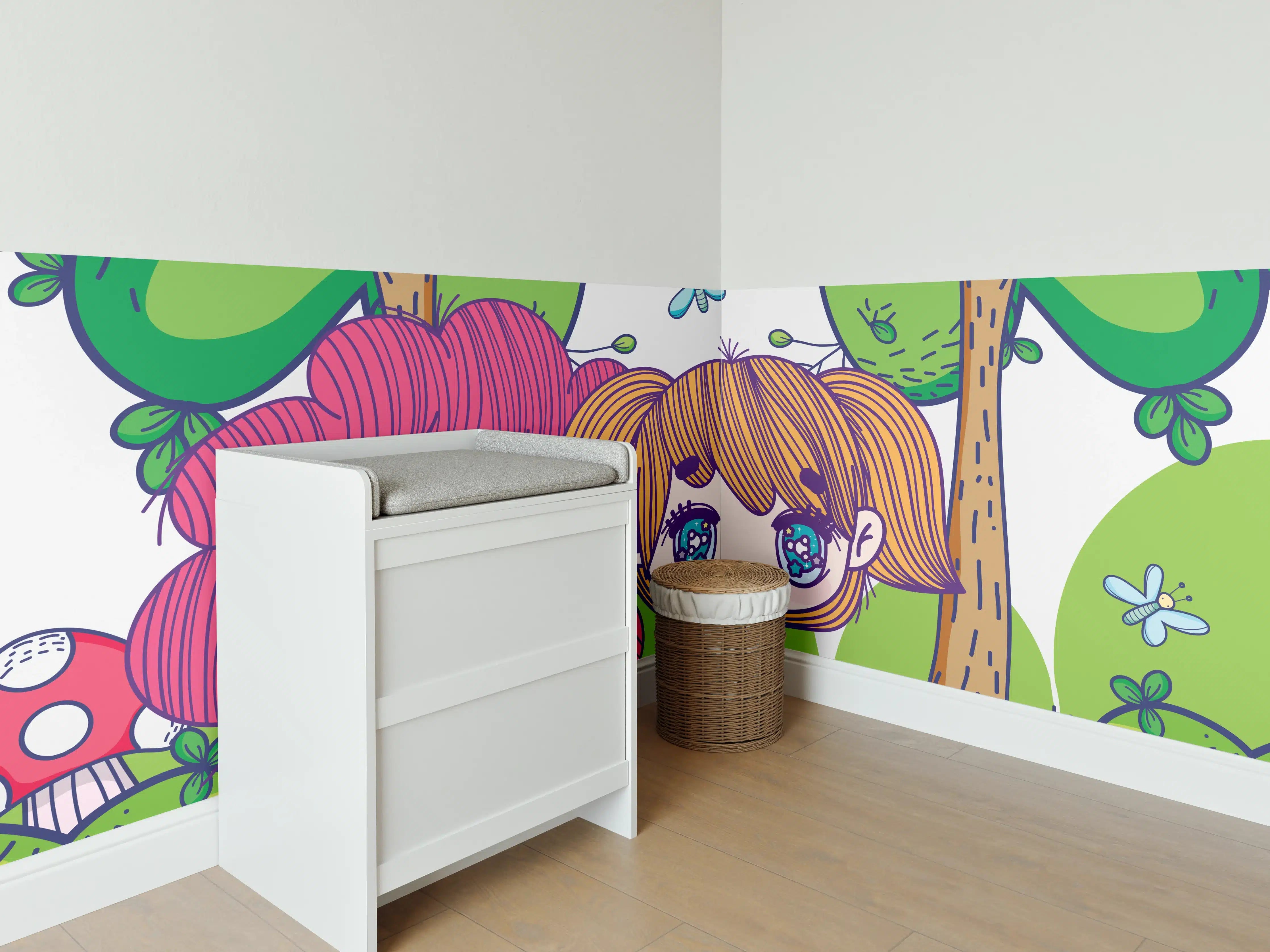 Babyzimmer Wandgestaltung - Anime-Mädchen im Zauberwald