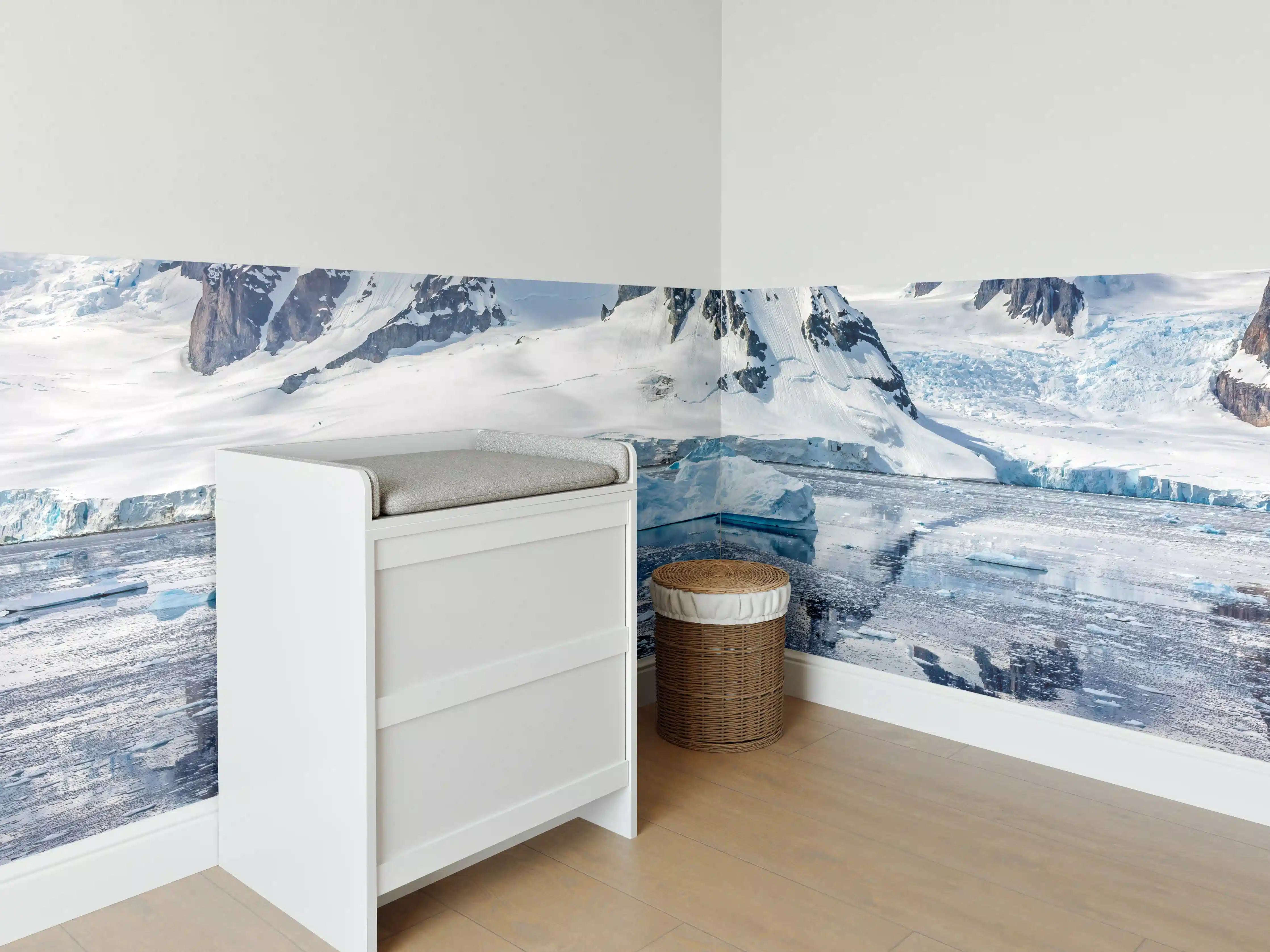 Babyzimmer Wandgestaltung - Antarktische Eisberg-Reflexion