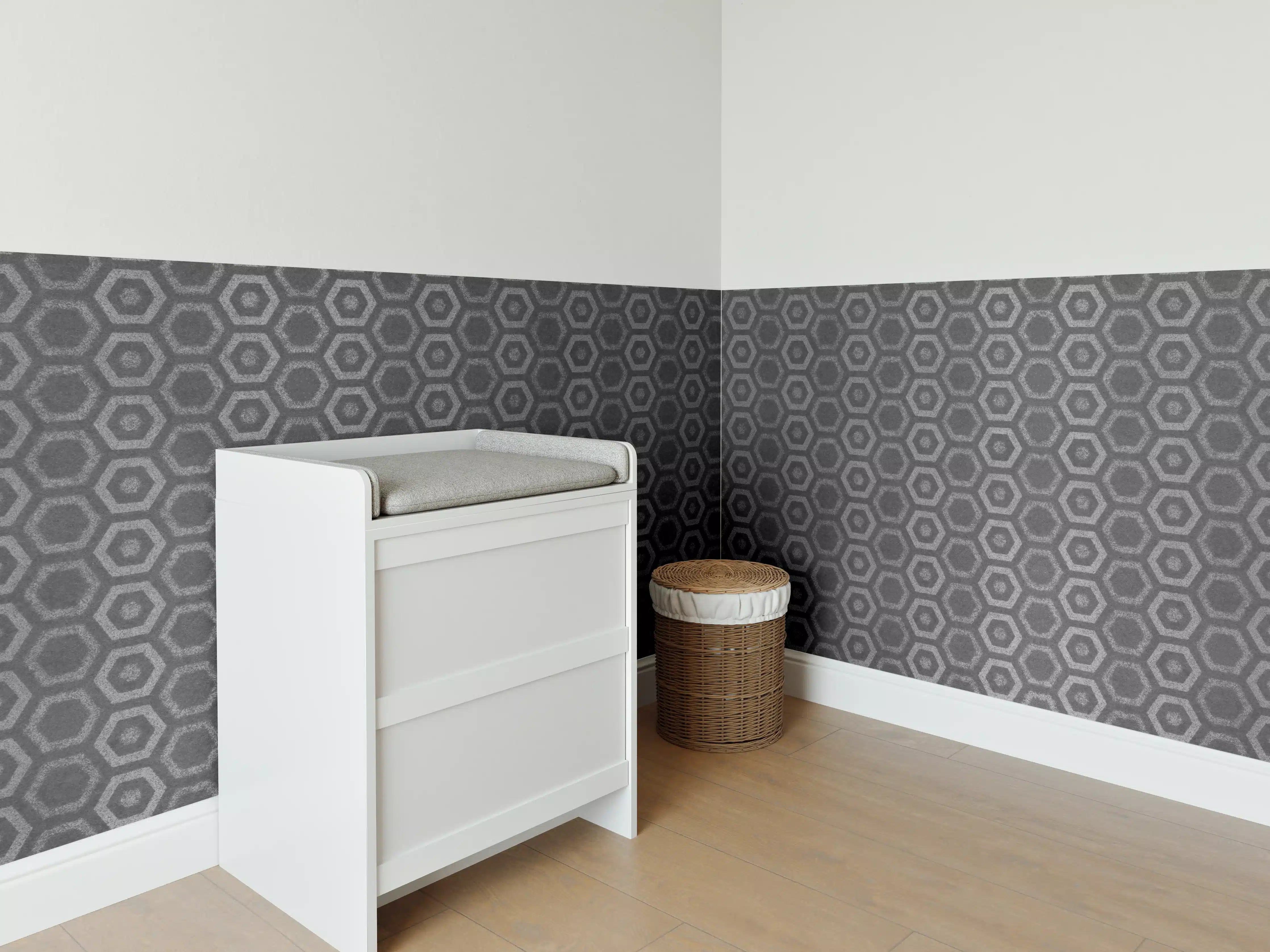 Babyzimmer Wandgestaltung - Anthrazit graue sechseckige Mustern