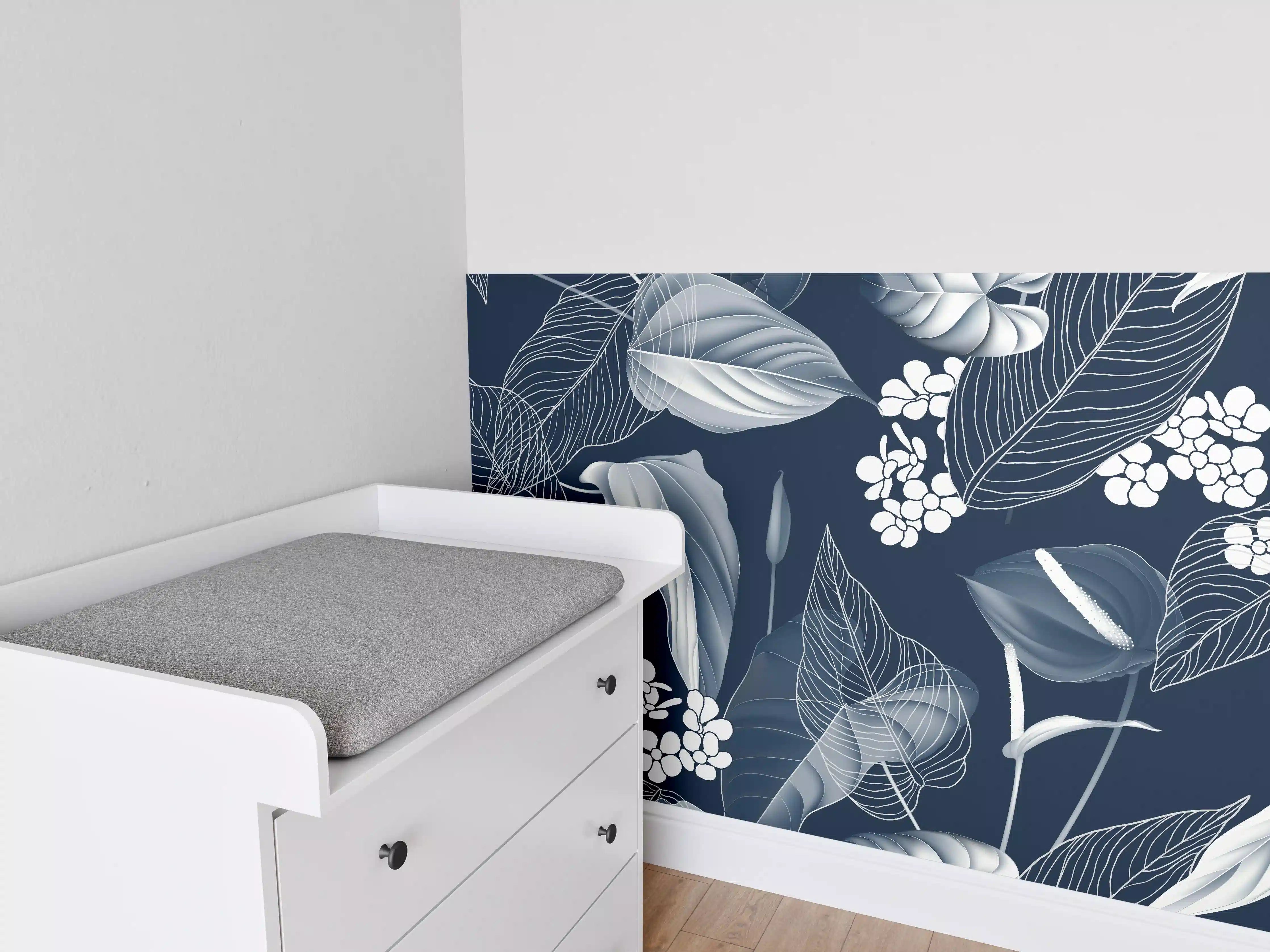Babyzimmer Wandgestaltung - Anthurium Blumen Dunkelblau Muster