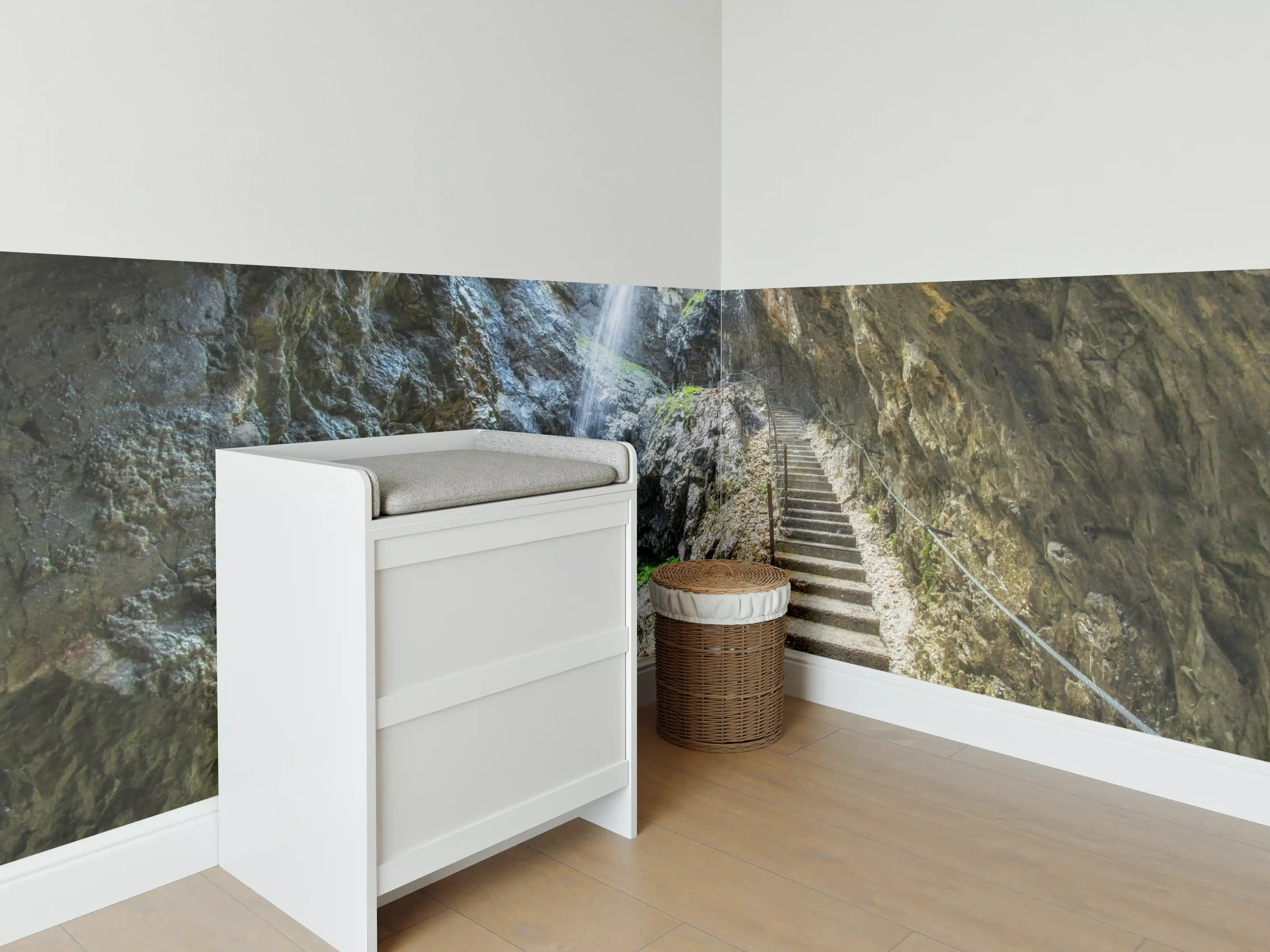 Babyzimmer Wandgestaltung - Antike Steintreppen mit Wasserfall