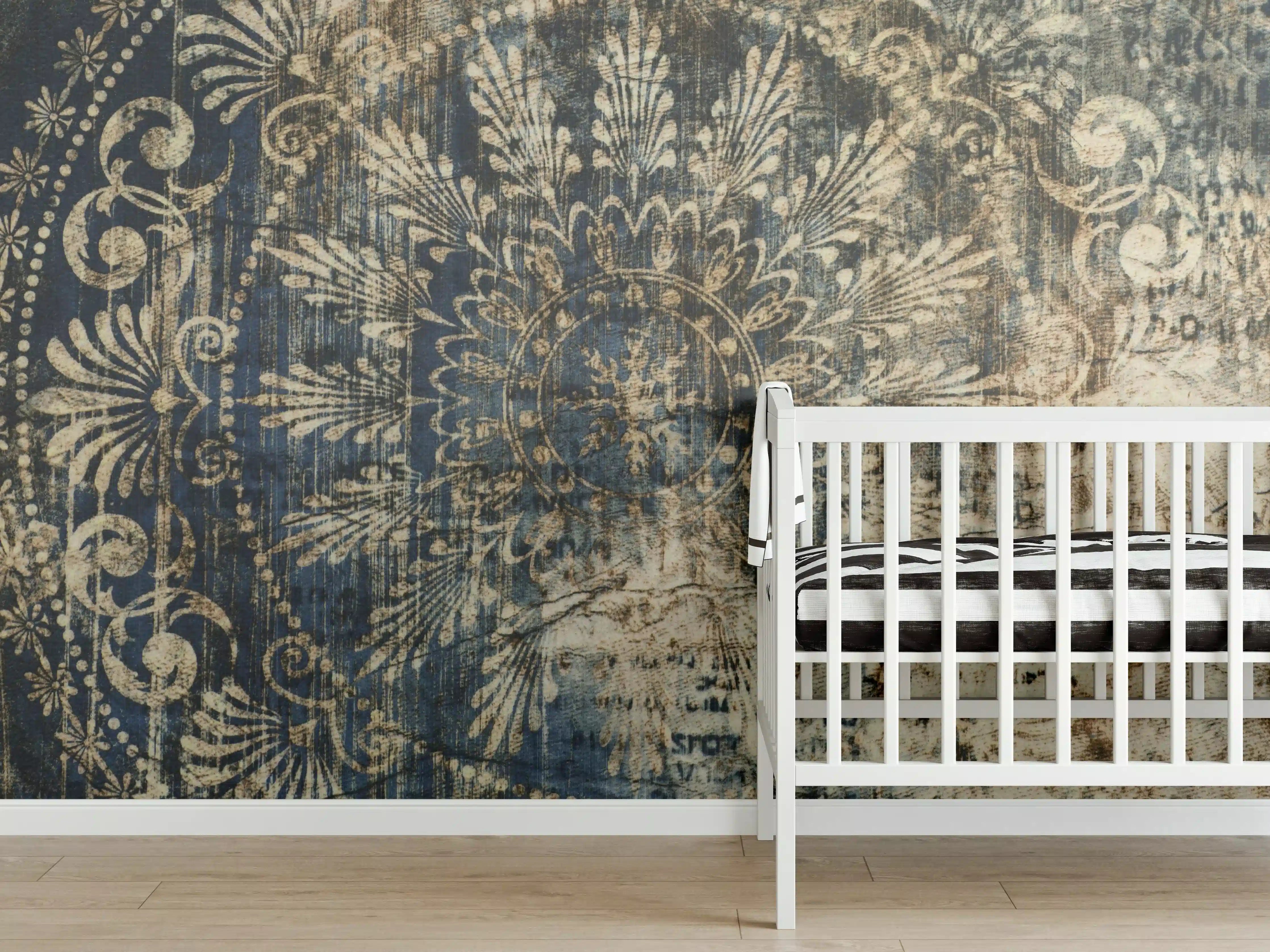 Babyzimmer Wandgestaltung - Antikes Ornamentmuster in Blau und Beige