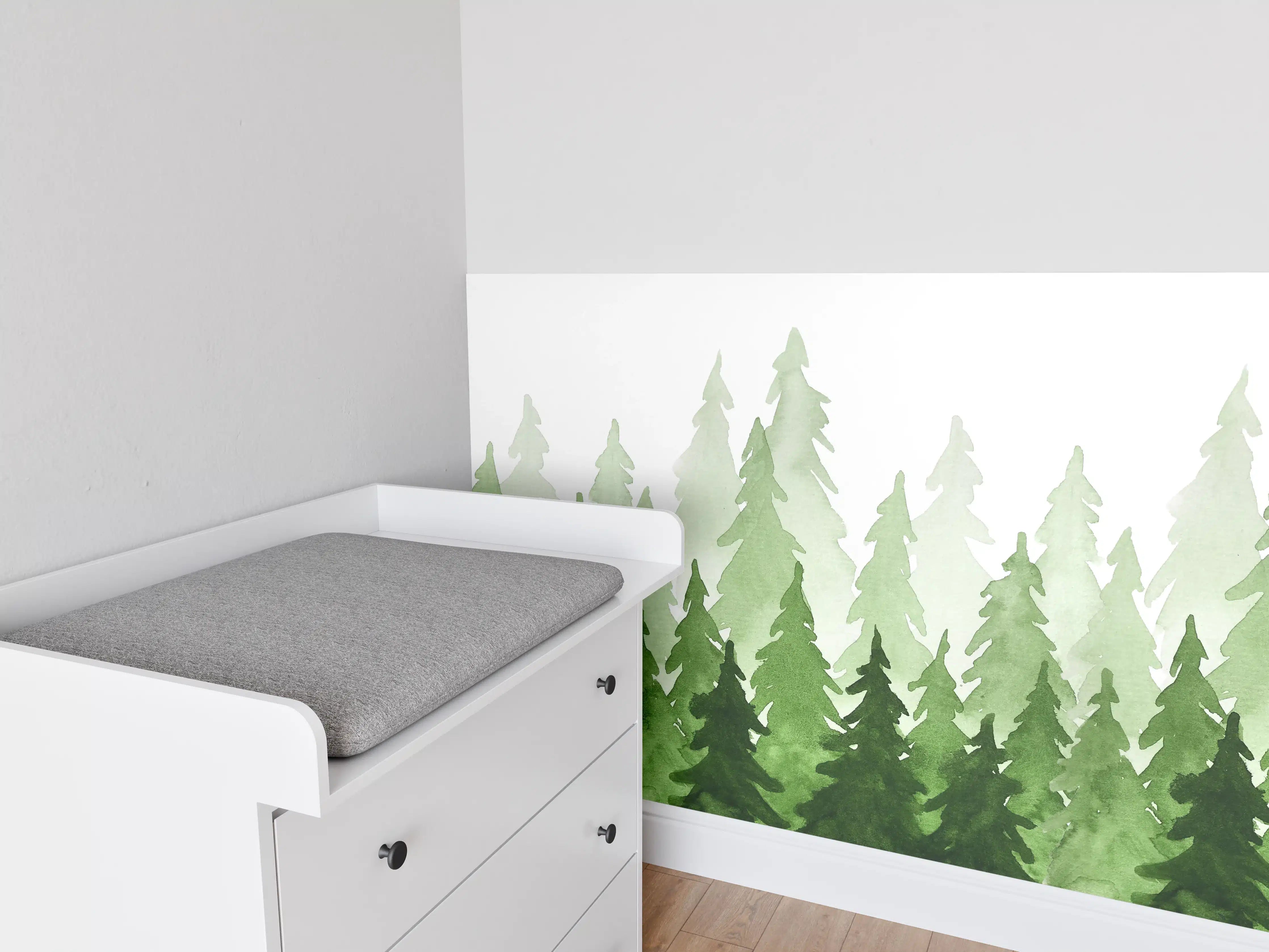 Babyzimmer Wandgestaltung - Aquarell von grünen Tannenbäumen