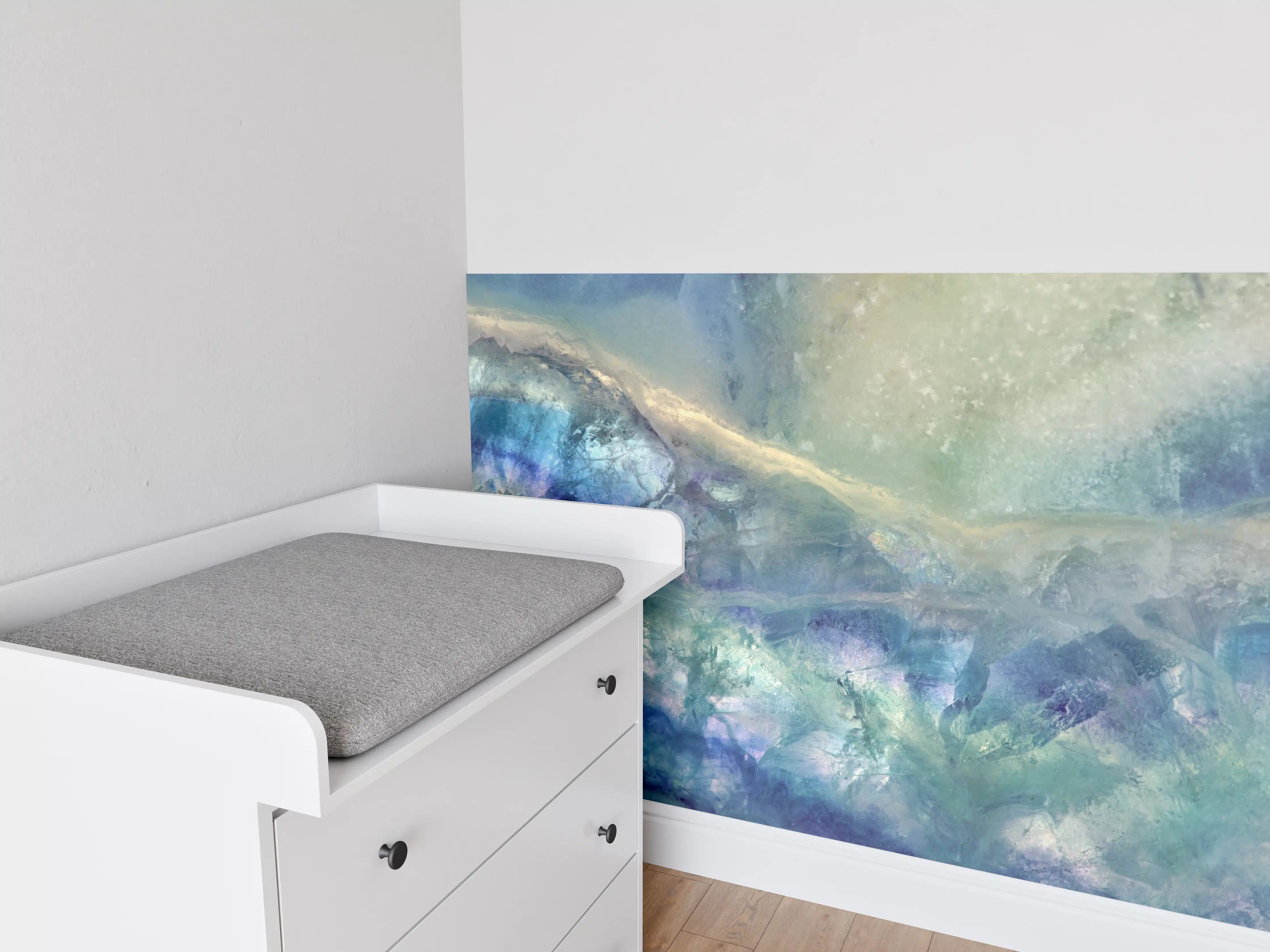 Babyzimmer Wandgestaltung - Aquarellartige Meereslandschaft mit sanften Blau- und Grüntönen