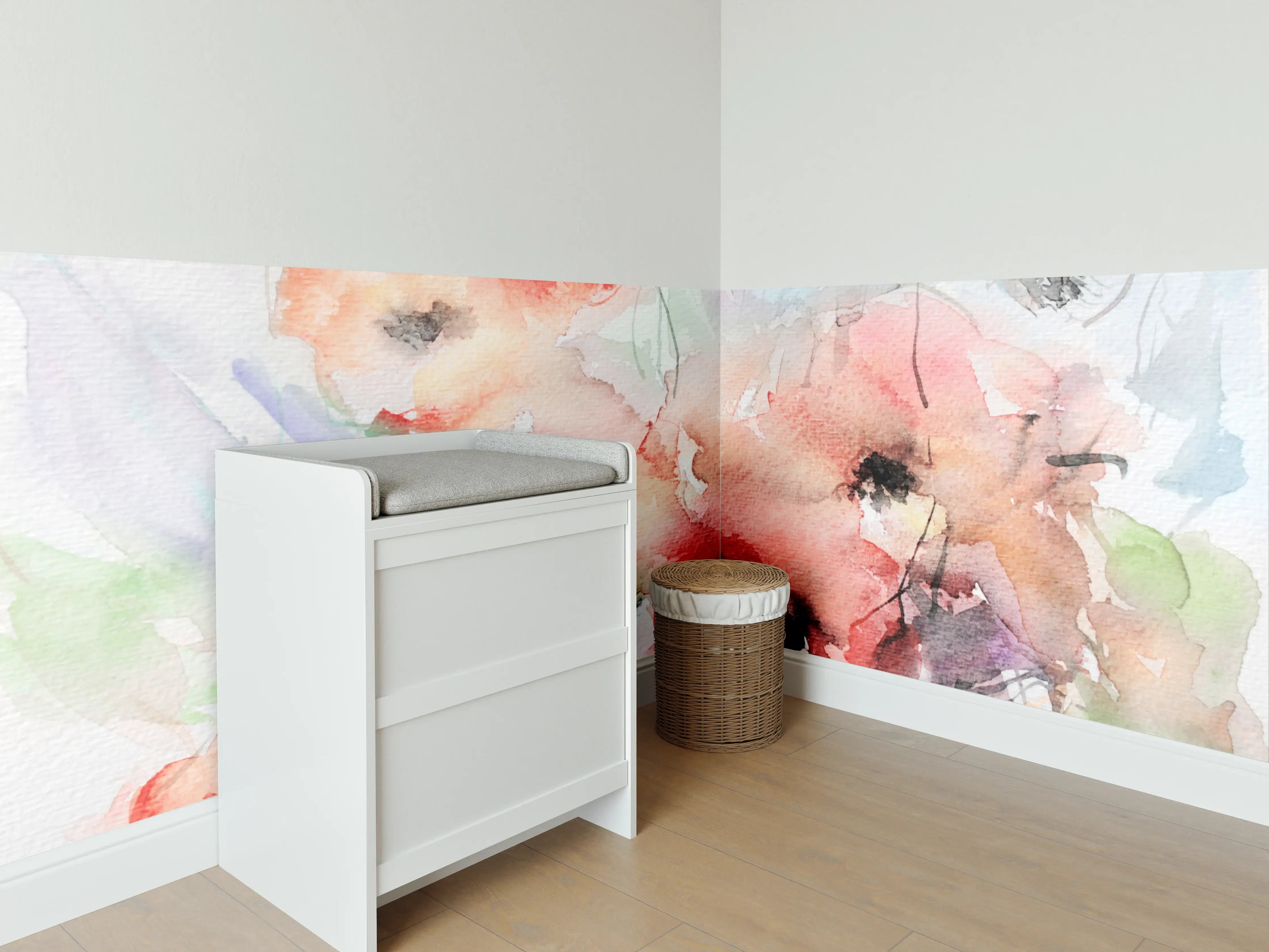 Babyzimmer Wandgestaltung - Aquarellierte Mohnblumen in sanften Pastelltönen