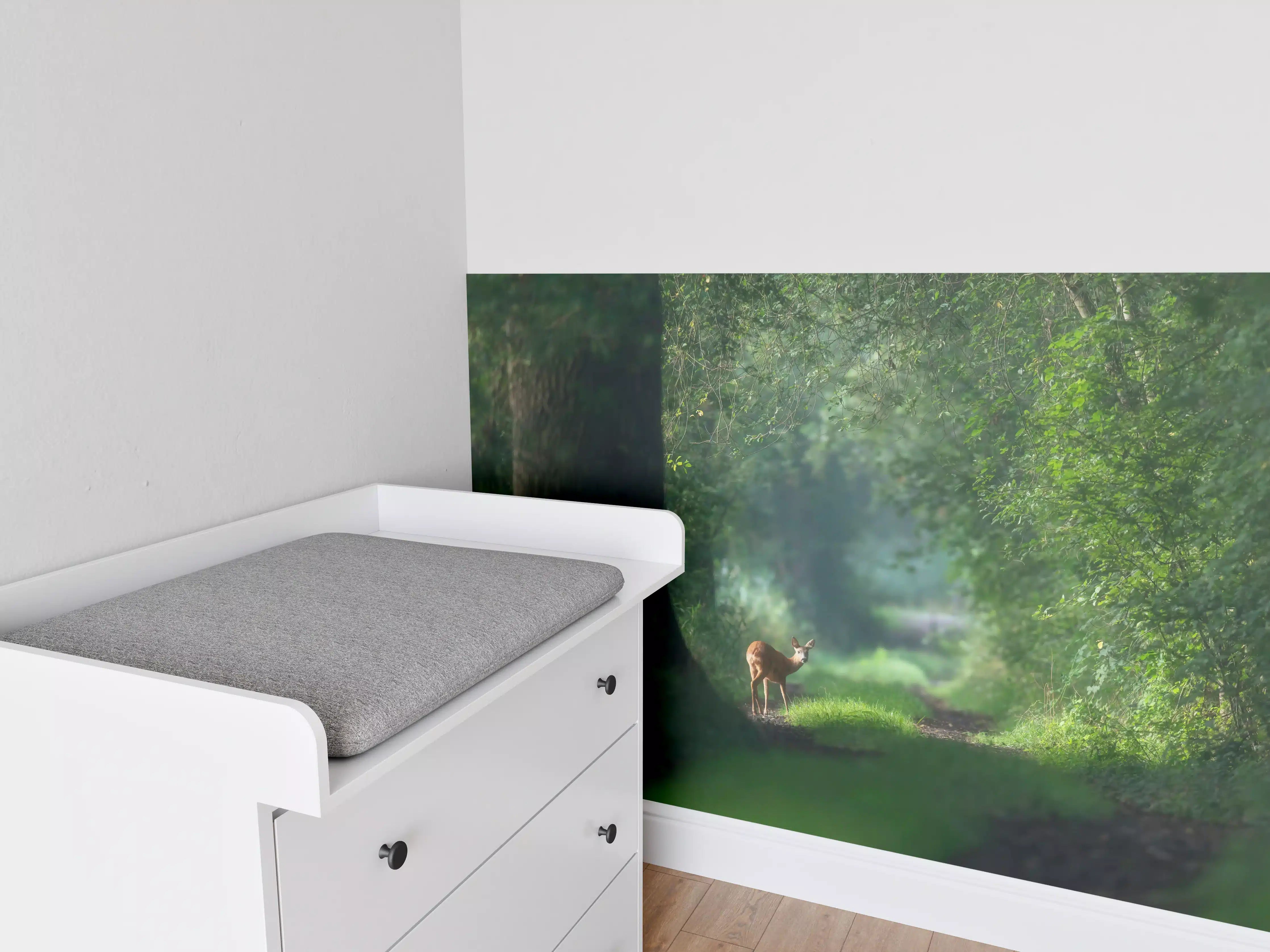Babyzimmer Wandgestaltung - Aufmerksames Rehwild im Wald