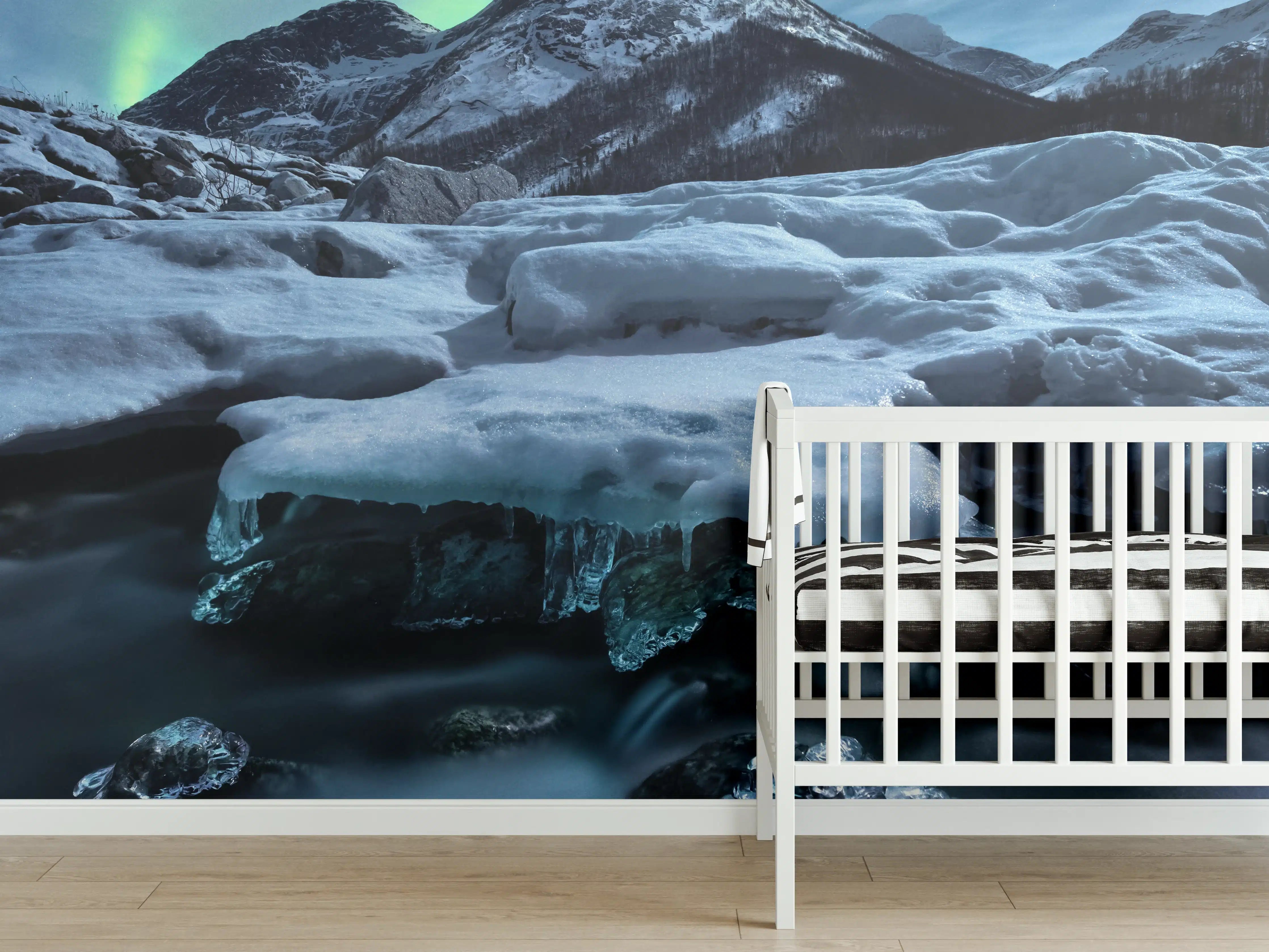 Babyzimmer Wandgestaltung - Aurora über Eisbergspitze