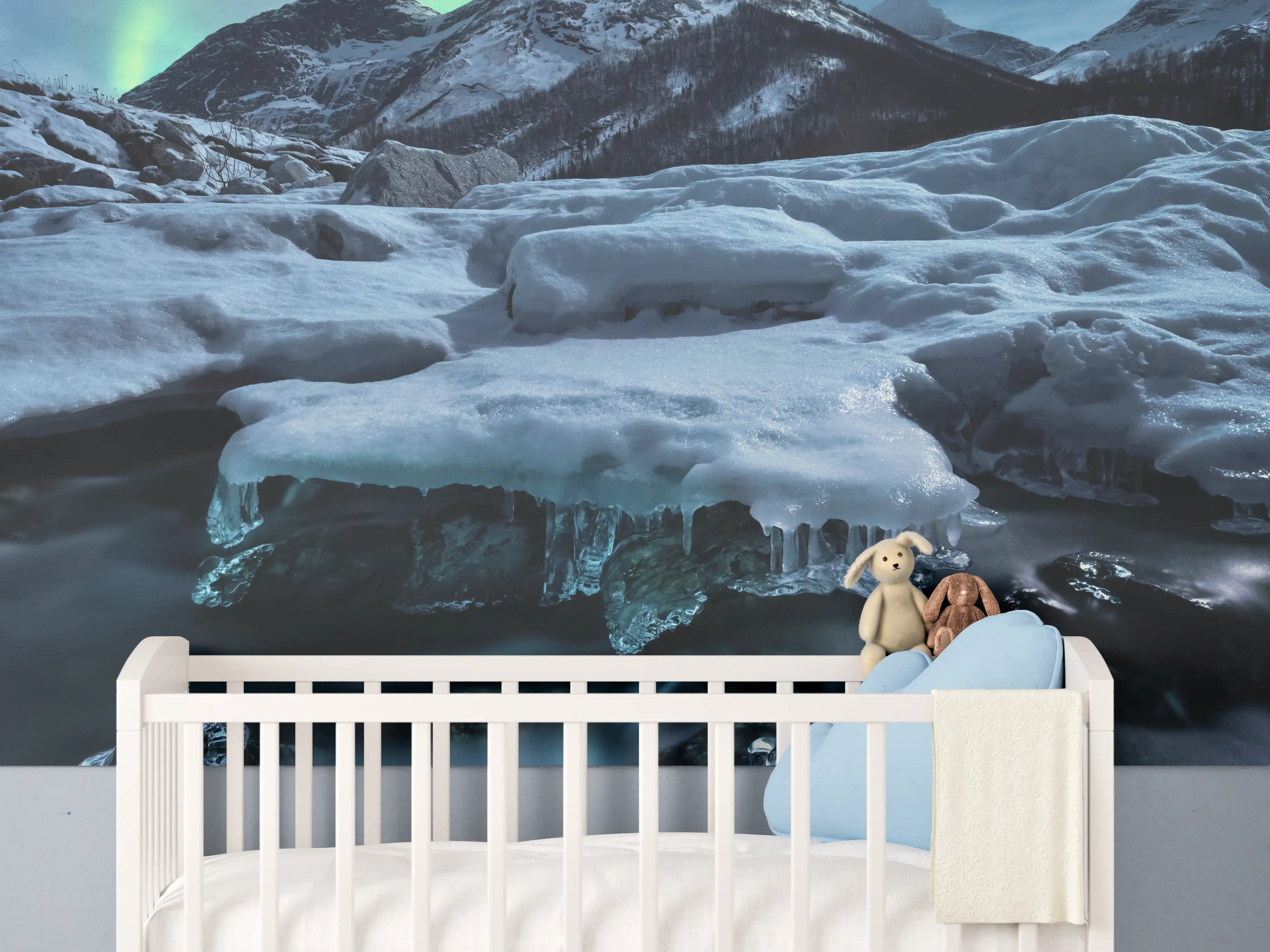 Babyzimmer Wandgestaltung - Aurora über Eisbergspitze