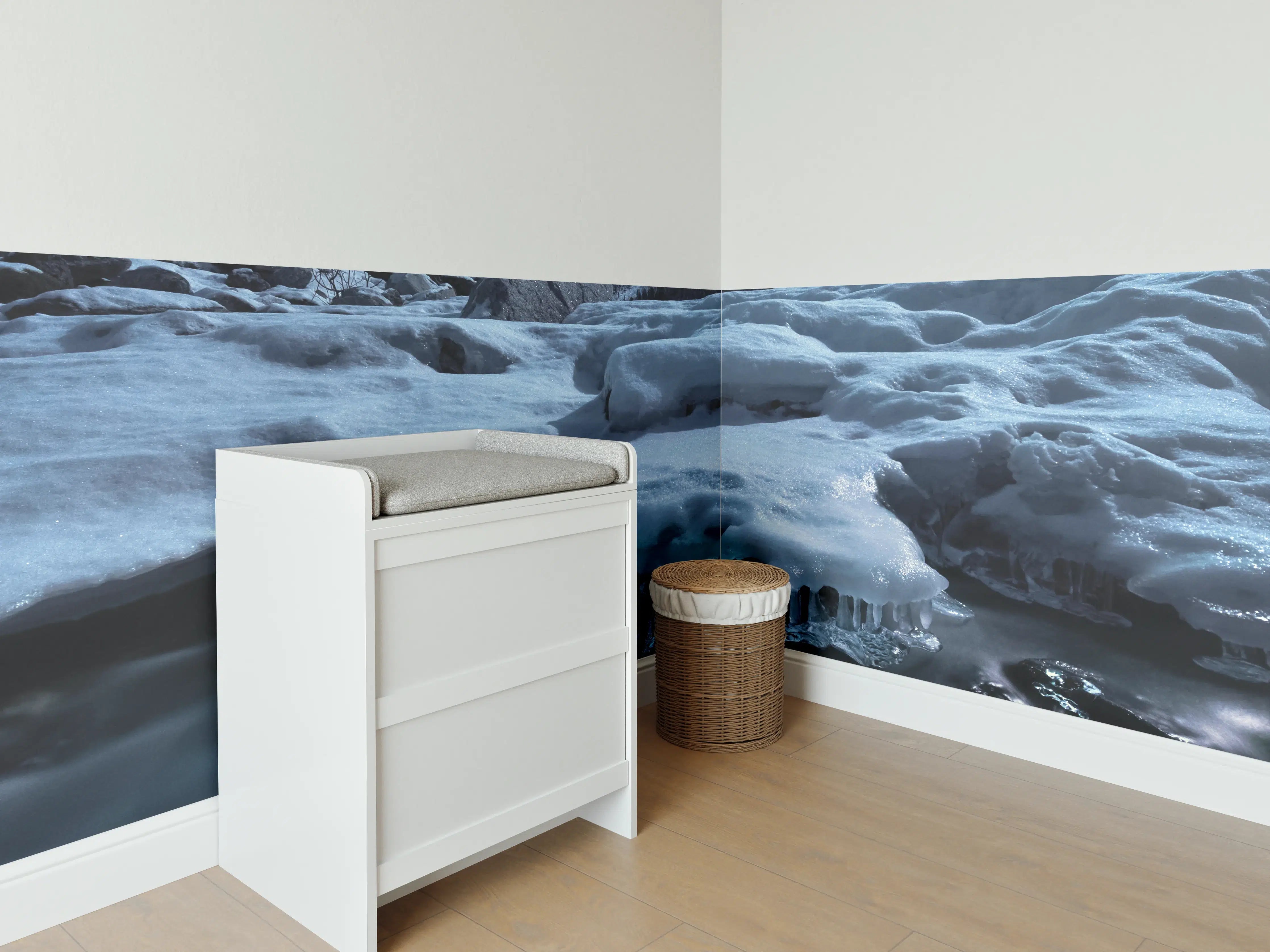Babyzimmer Wandgestaltung - Aurora über Eisbergspitze