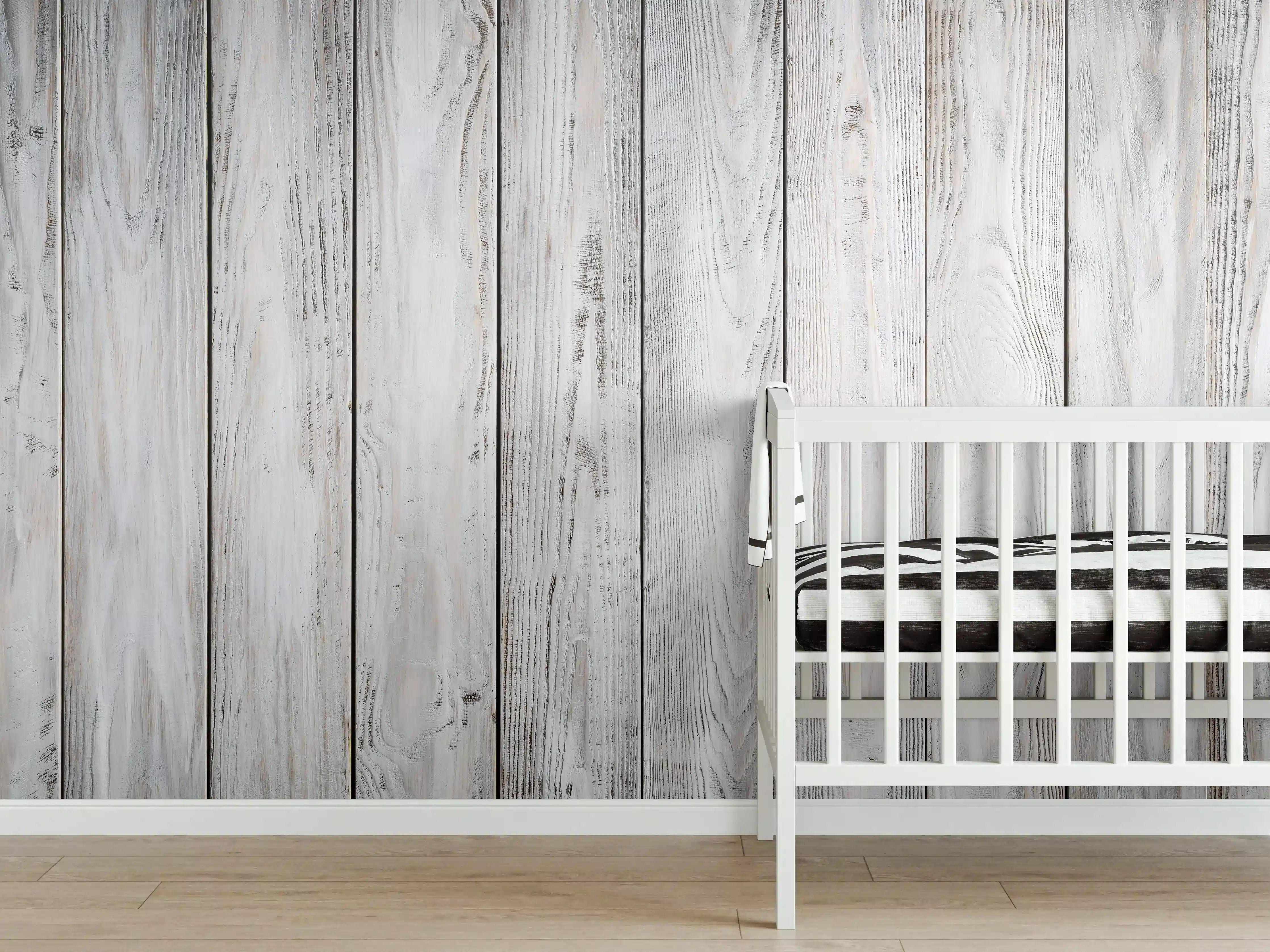 Babyzimmer Wandgestaltung - Authentisch weiß lackierte Bretter