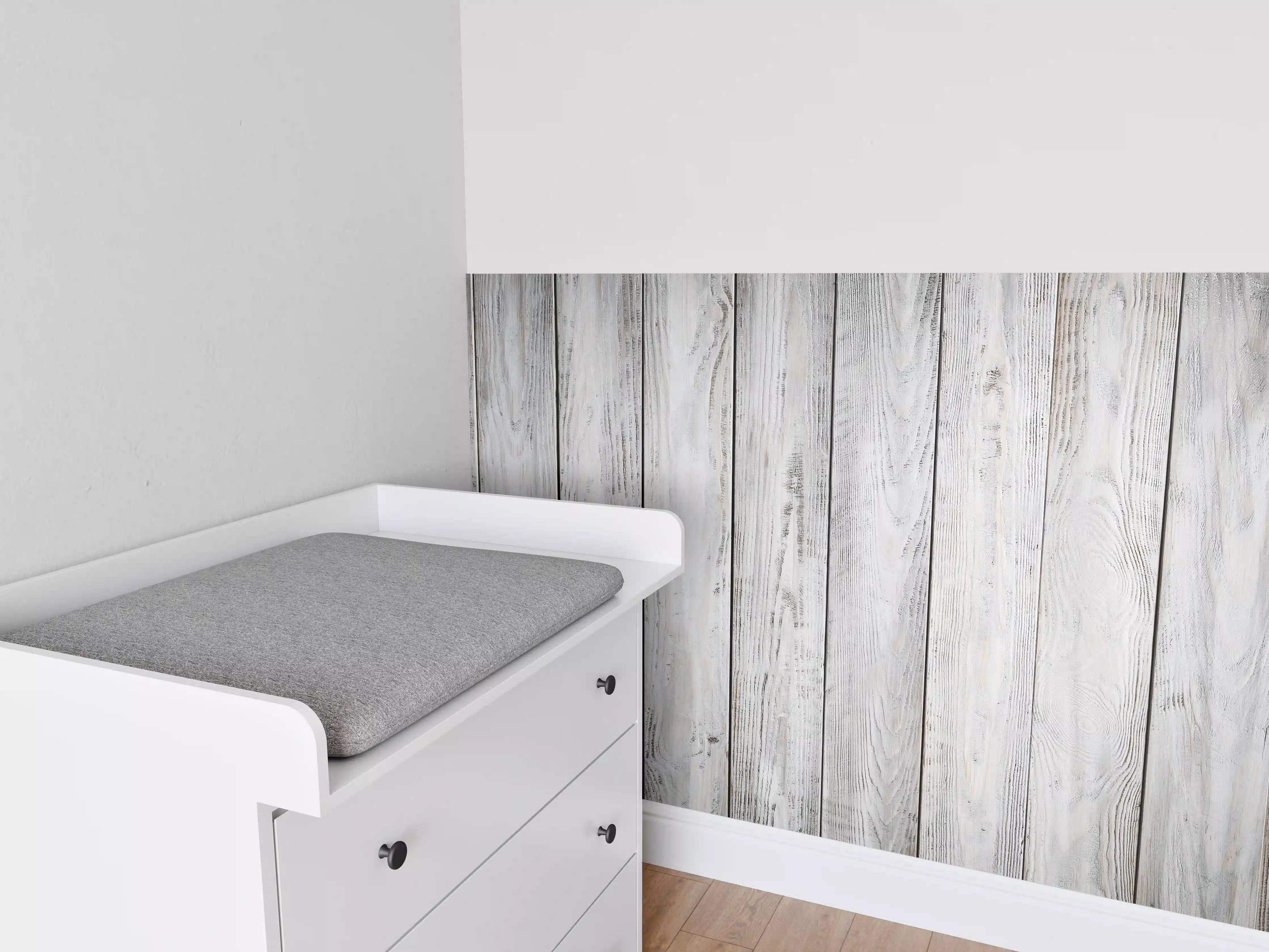 Babyzimmer Wandgestaltung - Authentisch weiß lackierte Bretter