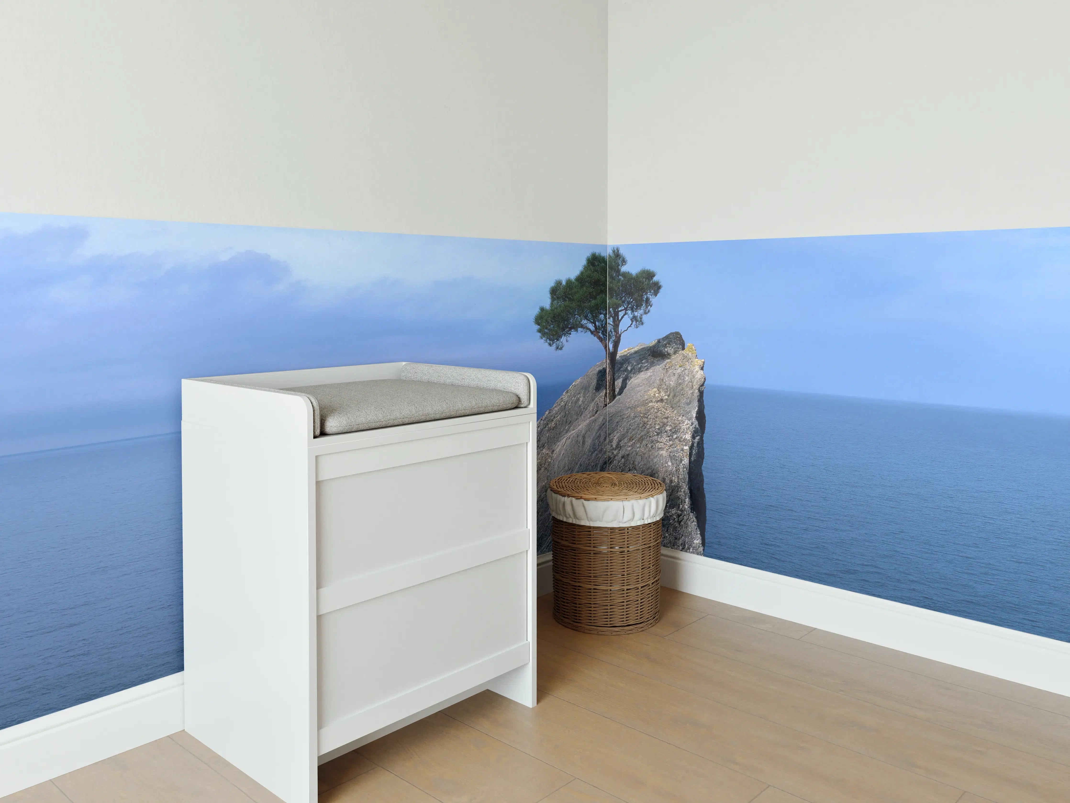 Babyzimmer Wandgestaltung - Baum auf Fels mitten im Ozean