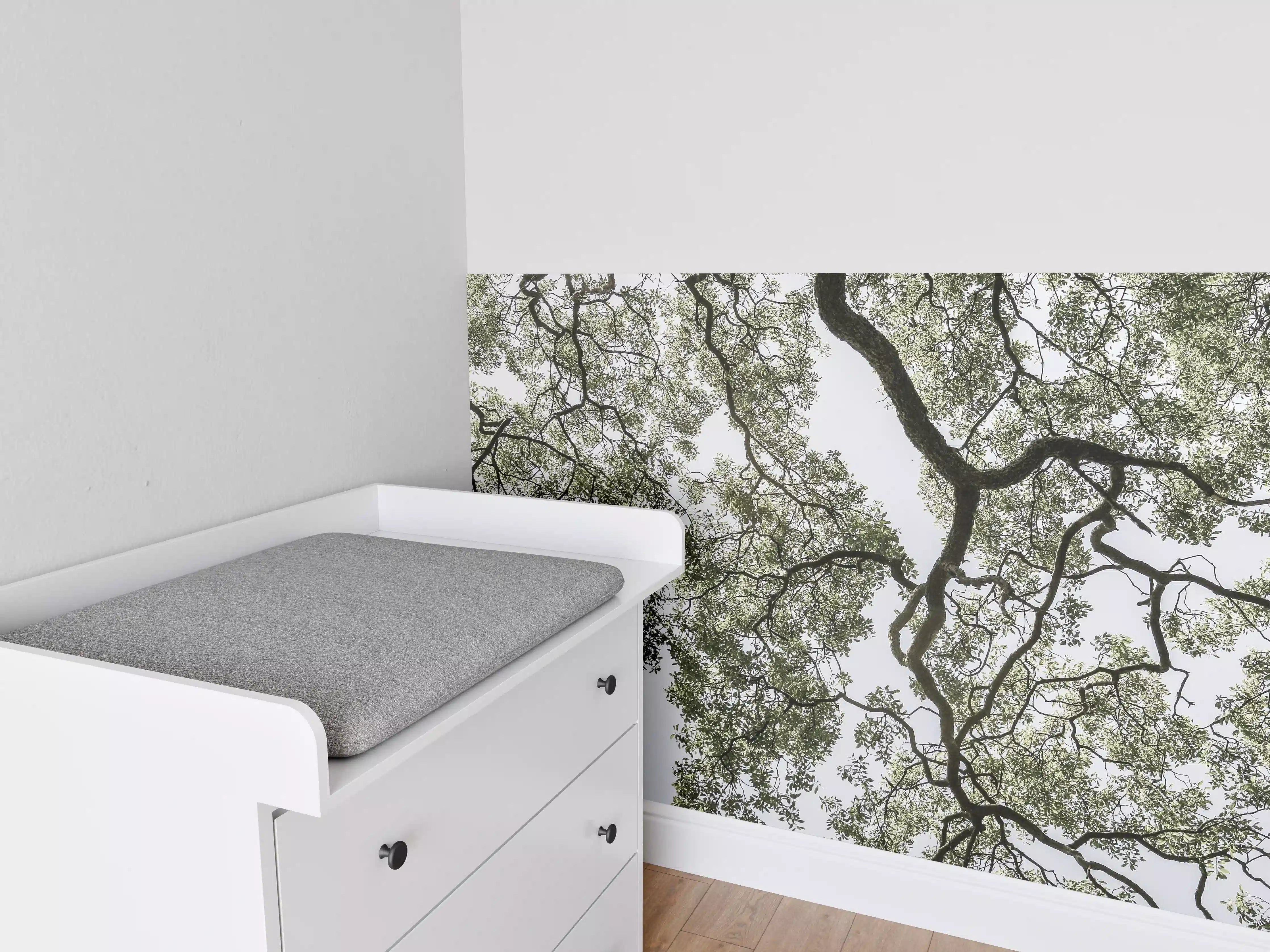 Babyzimmer Wandgestaltung - Baumkrone mit grünen Blättern und Ästen
