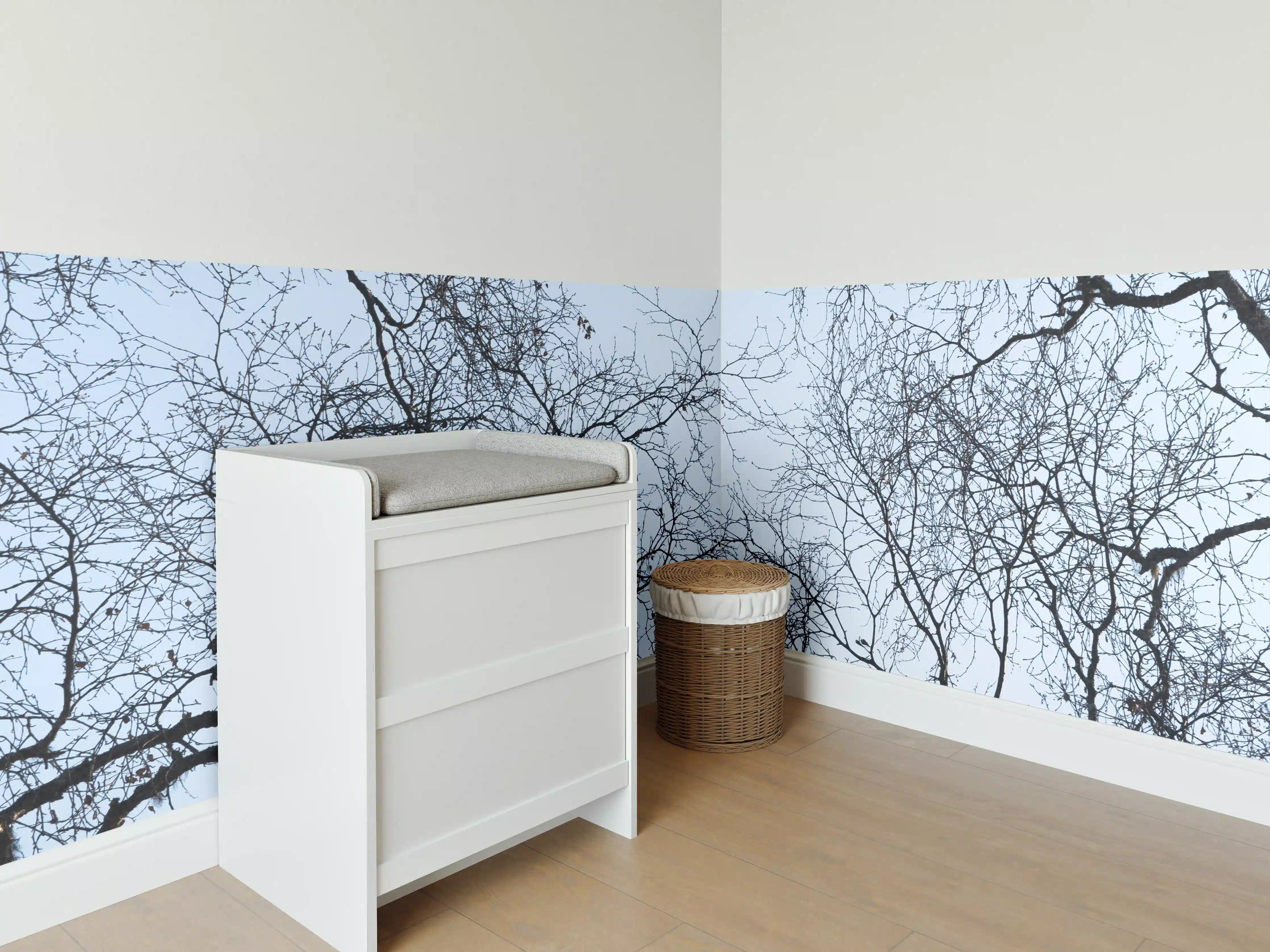 Babyzimmer Wandgestaltung - Baumkronen-Konturen Himmelblau