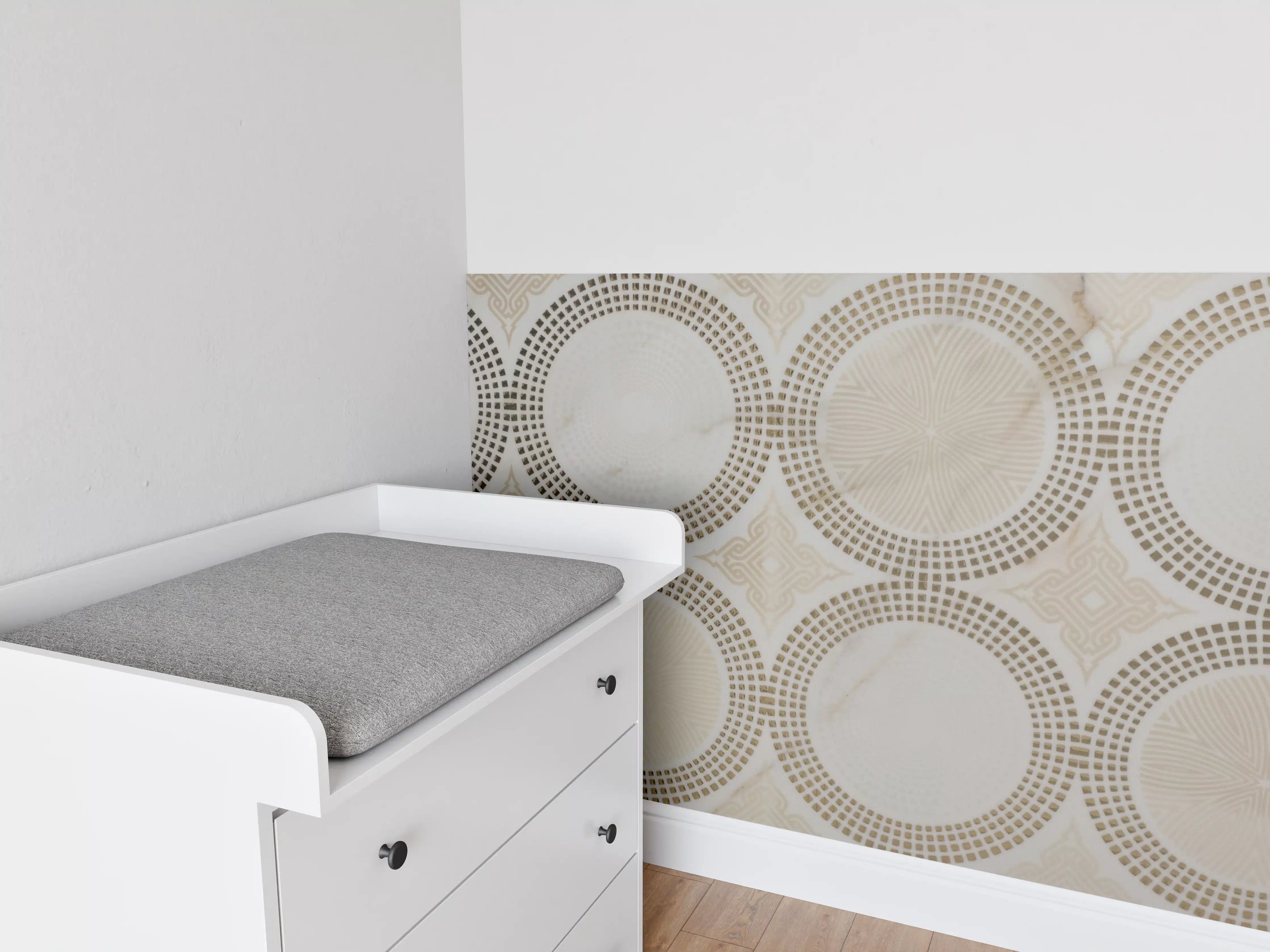Babyzimmer Wandgestaltung - Beige Mosaikfliesen mit Muster