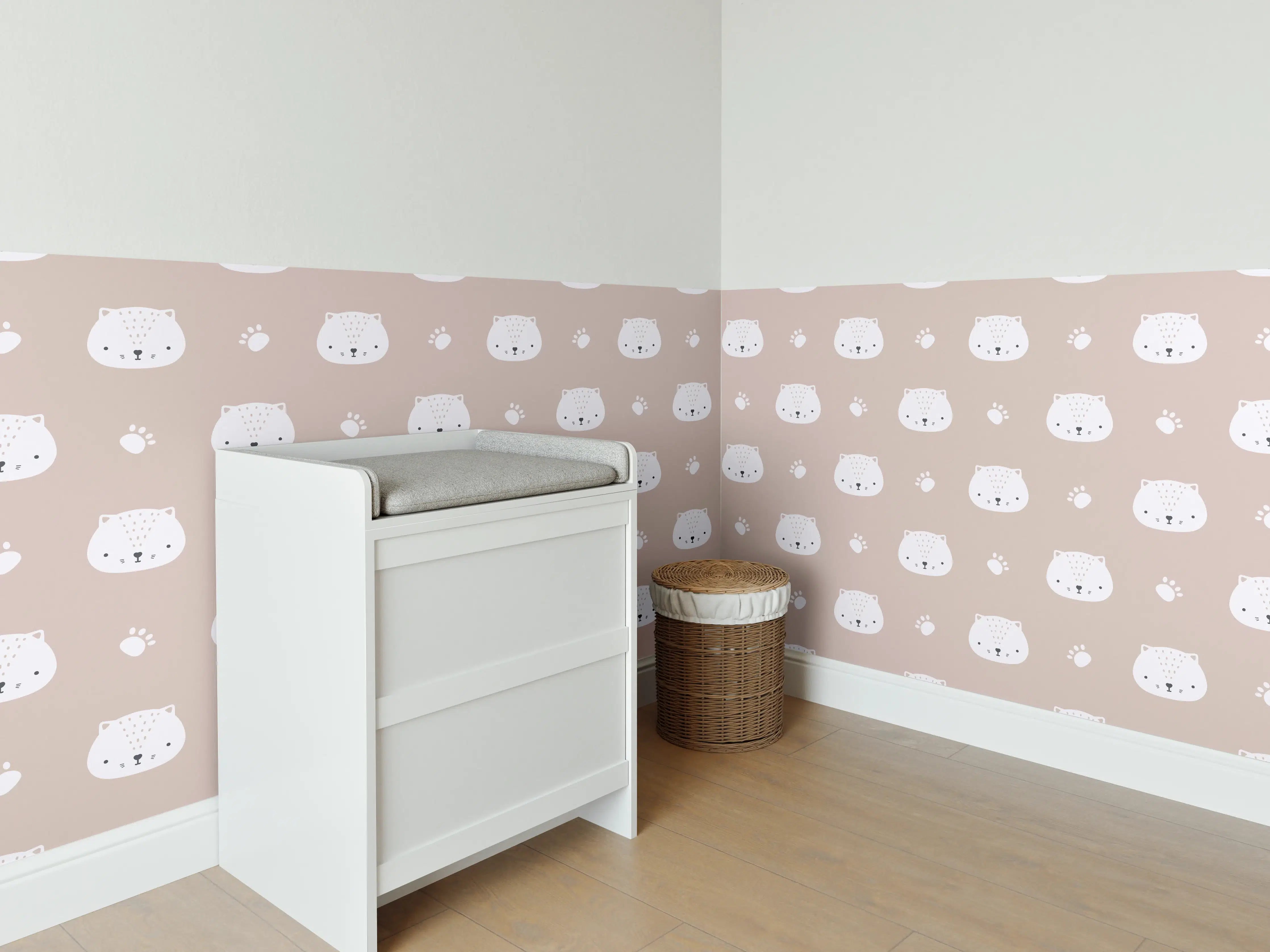Babyzimmer Wandgestaltung - Beiger Hintergrund mit süßem Katzenmuster
