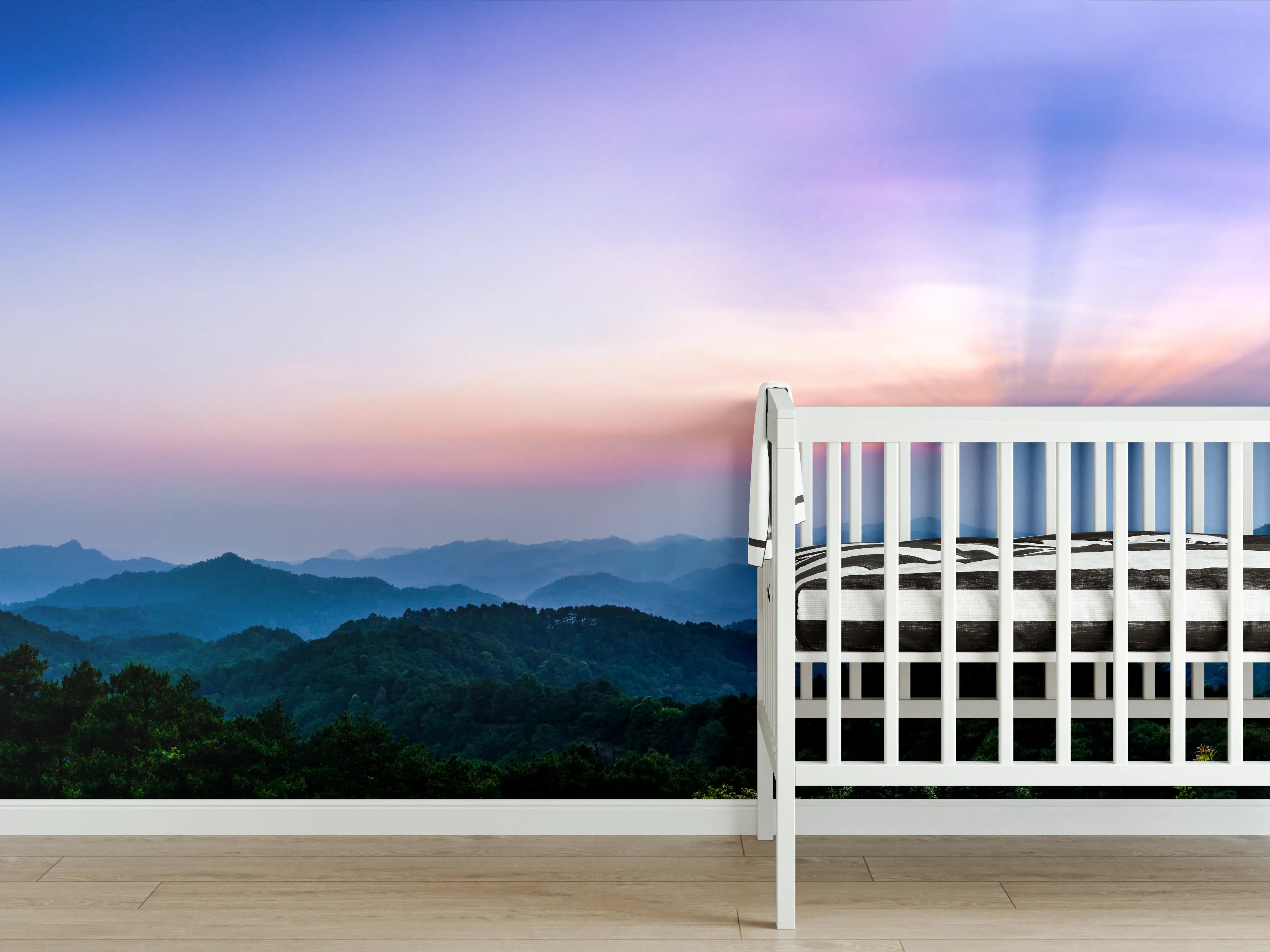 Babyzimmer Wandgestaltung - Bergblick mit Sonnenstrahl