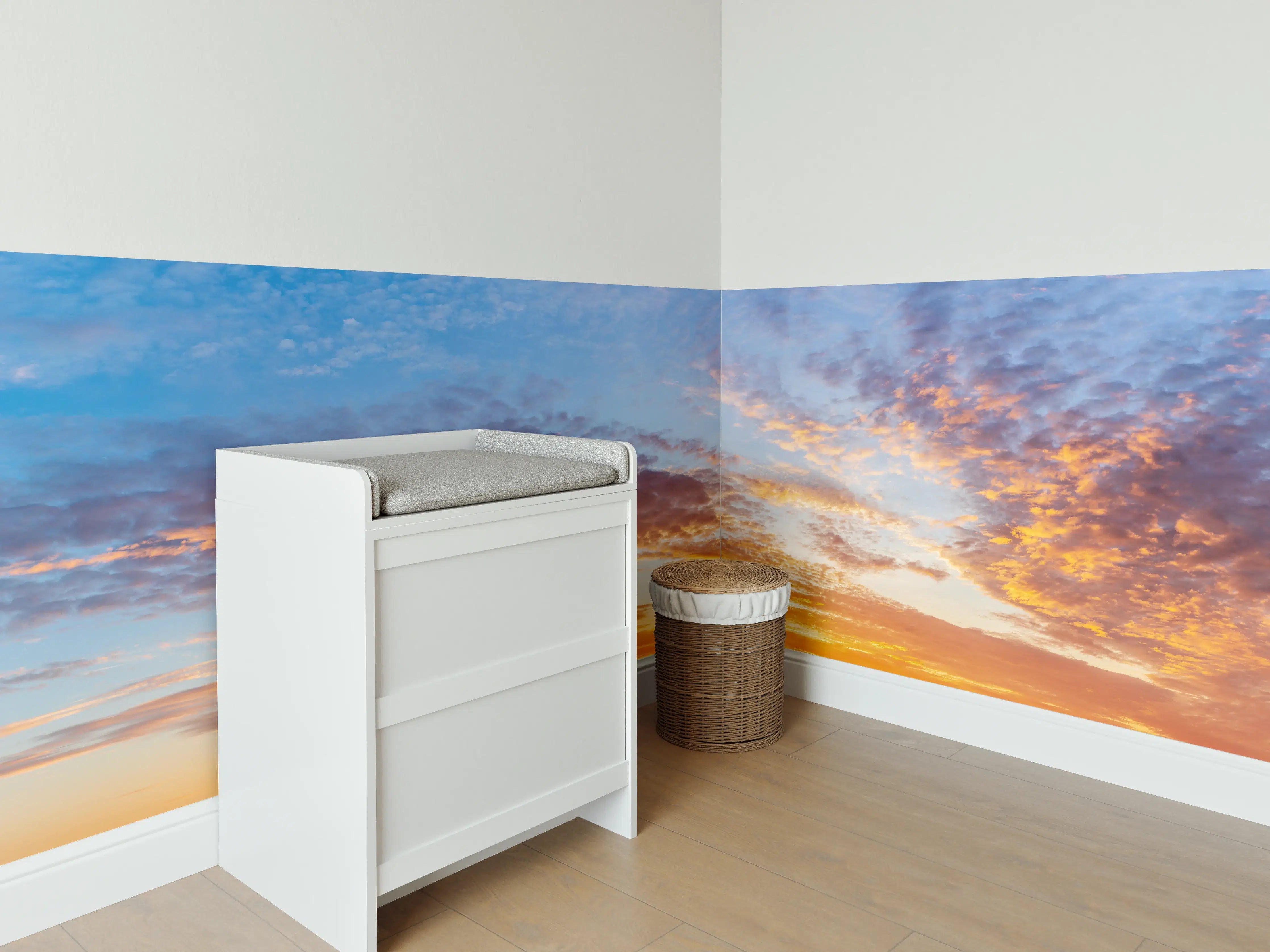 Babyzimmer Wandgestaltung - Bergdorf im Sonnenuntergang