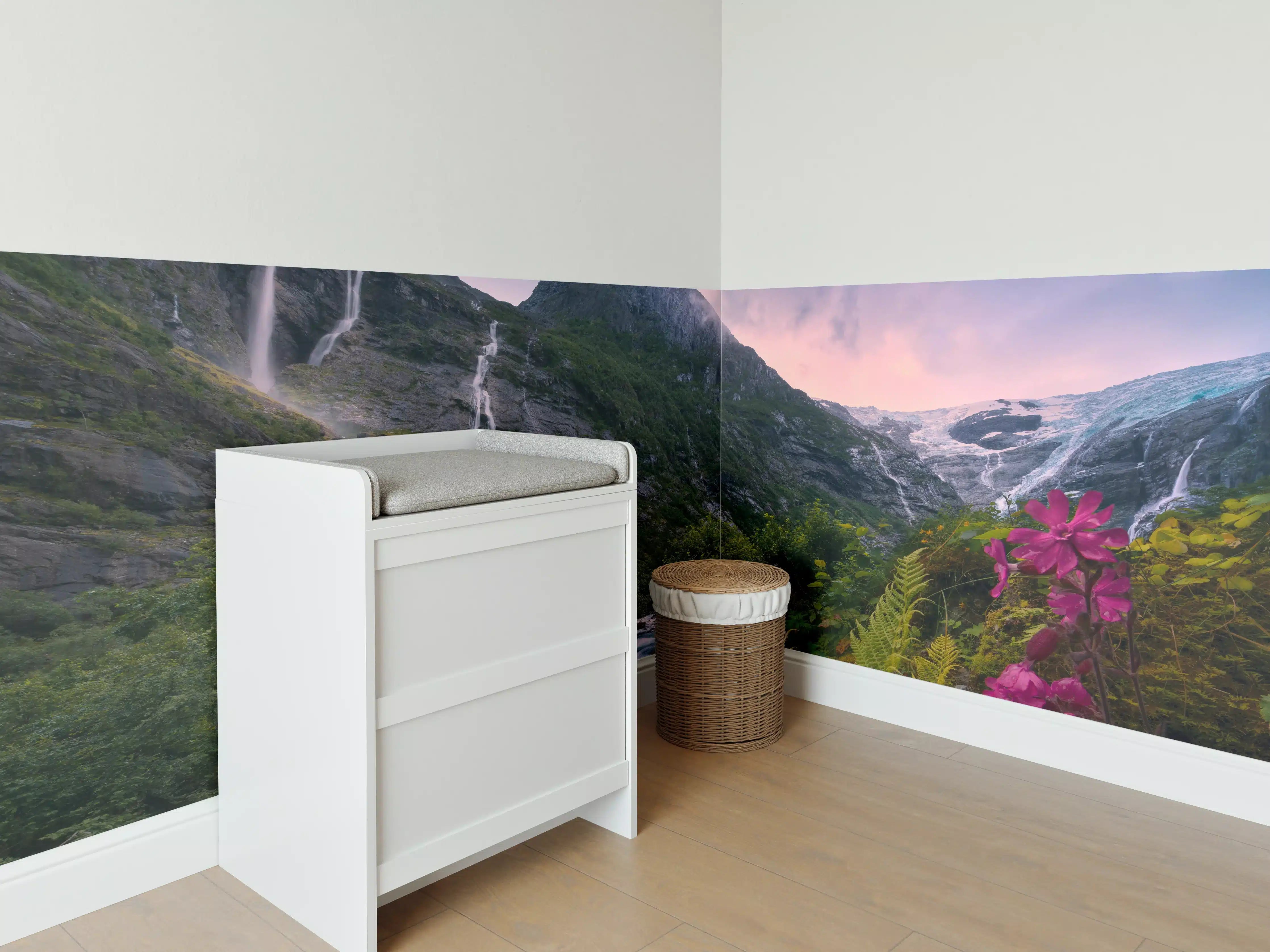 Babyzimmer Wandgestaltung - Berglandschaft Norwegens mit Wasserfällen