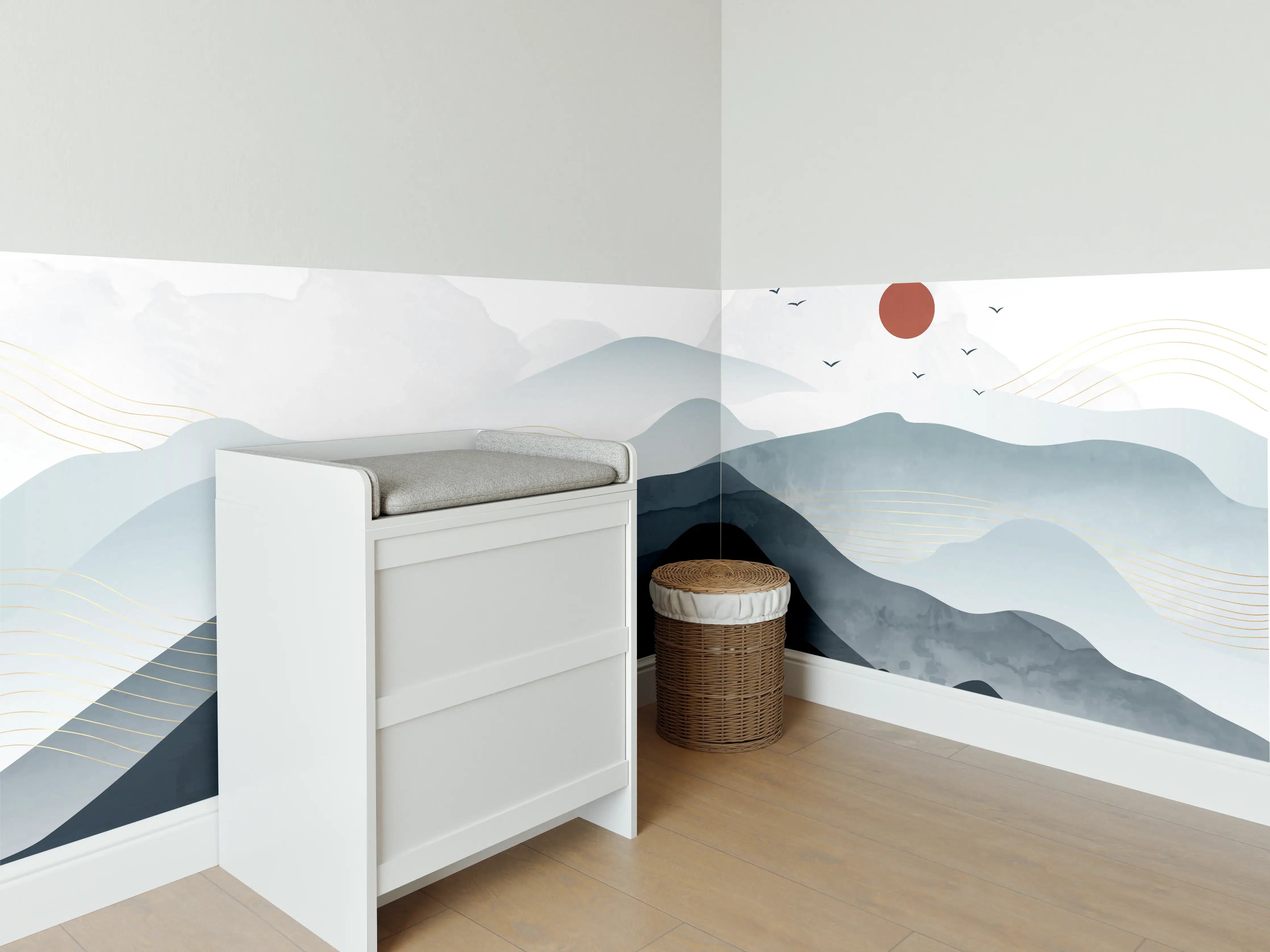 Babyzimmer Wandgestaltung - Berglandschaft mit roter Sonne