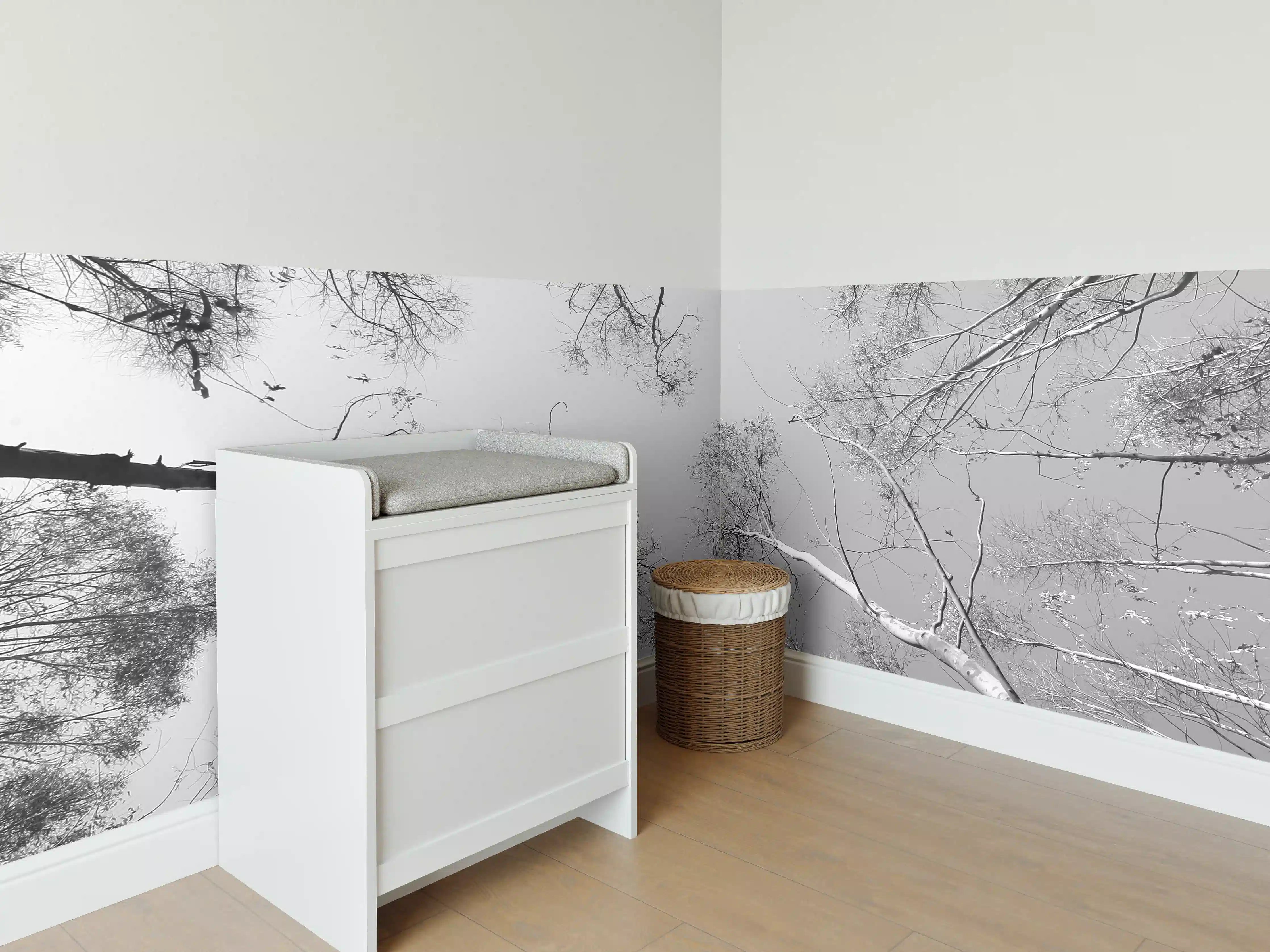 Babyzimmer Wandgestaltung - Birkenwald im Winter von unten