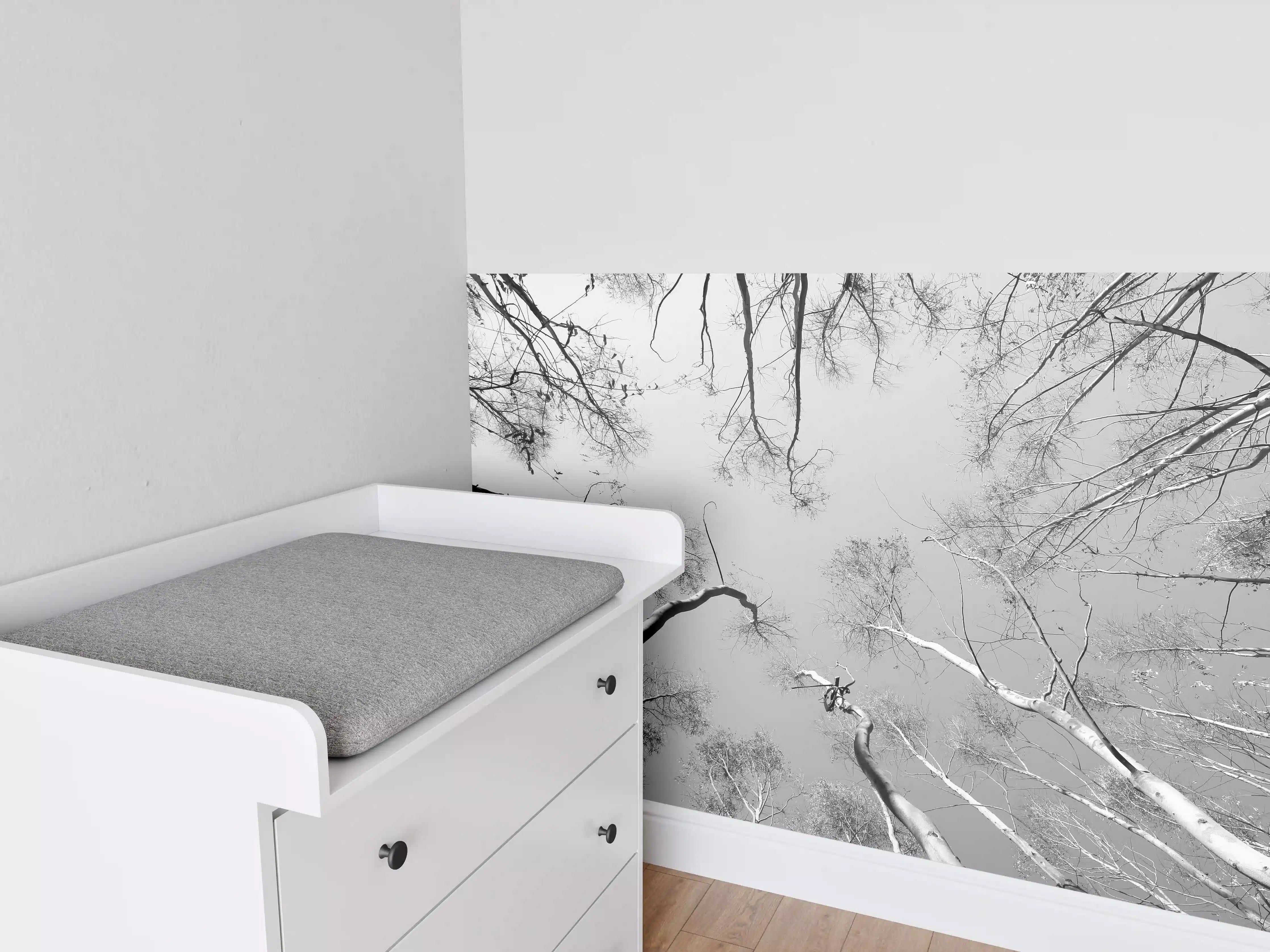 Babyzimmer Wandgestaltung - Birkenwald im Winter von unten