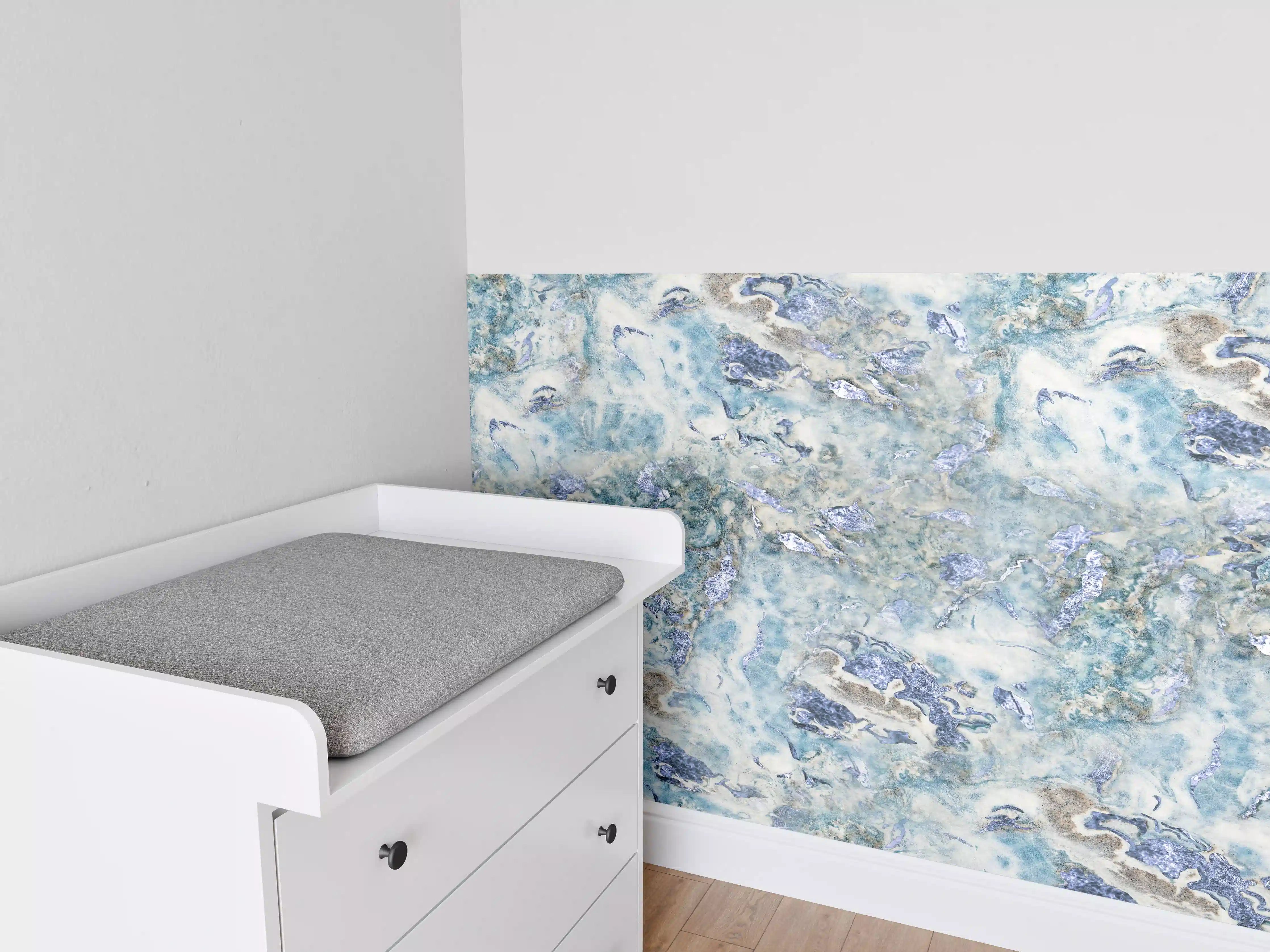 Babyzimmer Wandgestaltung - Bläulich beiger Marmor