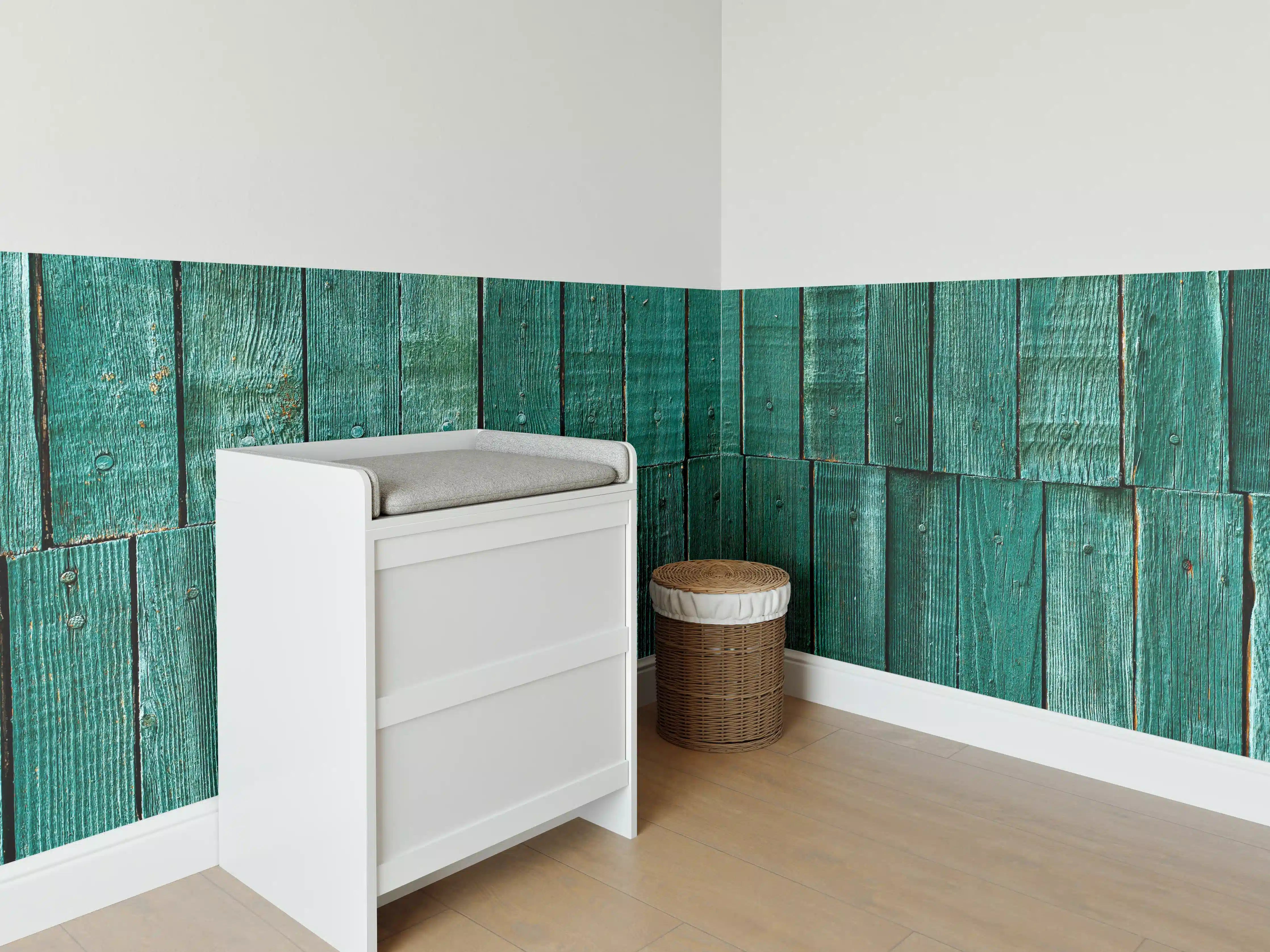 Babyzimmer Wandgestaltung - Bläuliche Holzbretter