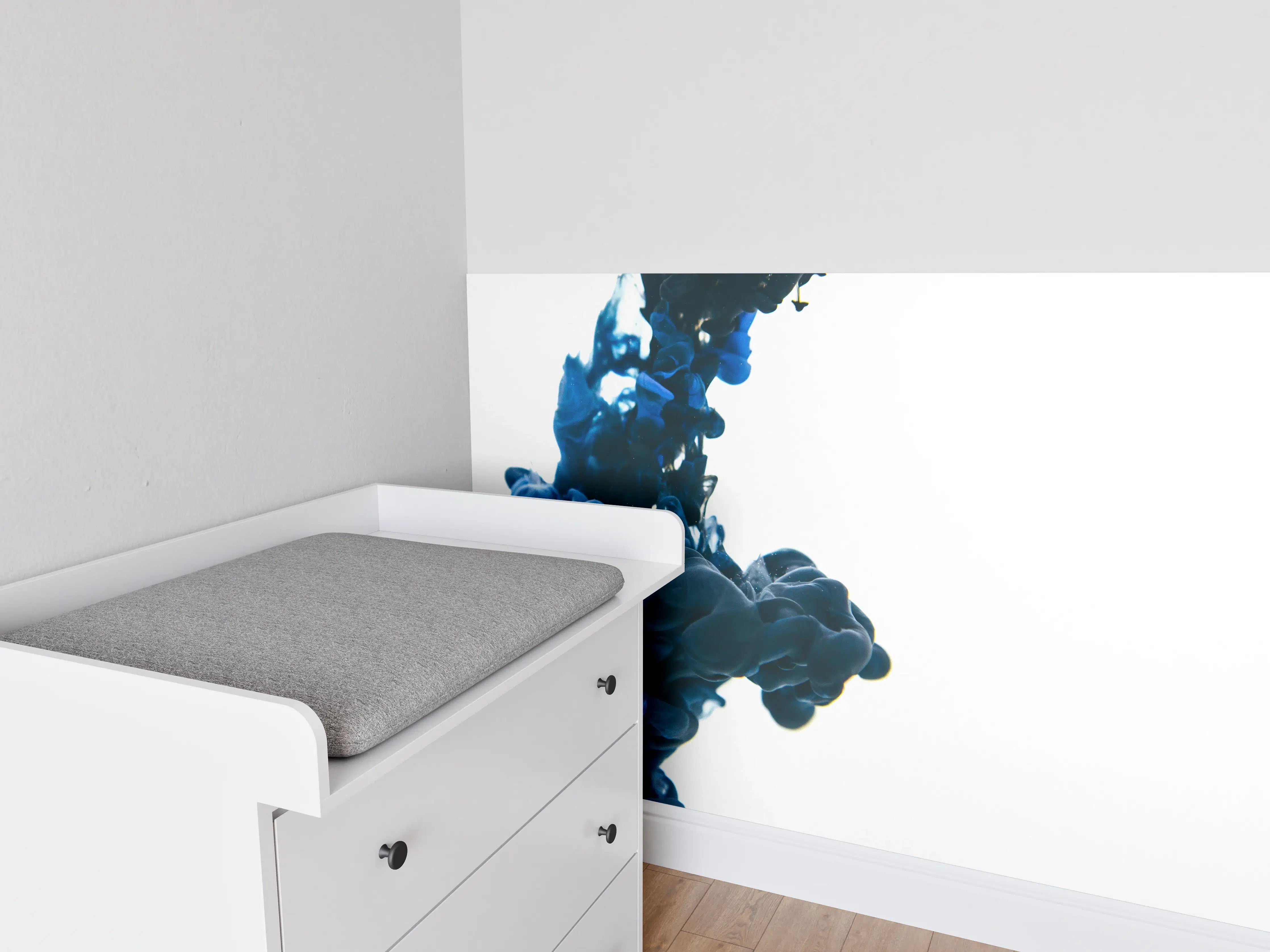 Babyzimmer Wandgestaltung - Bläuliche Tinte im Wasser 