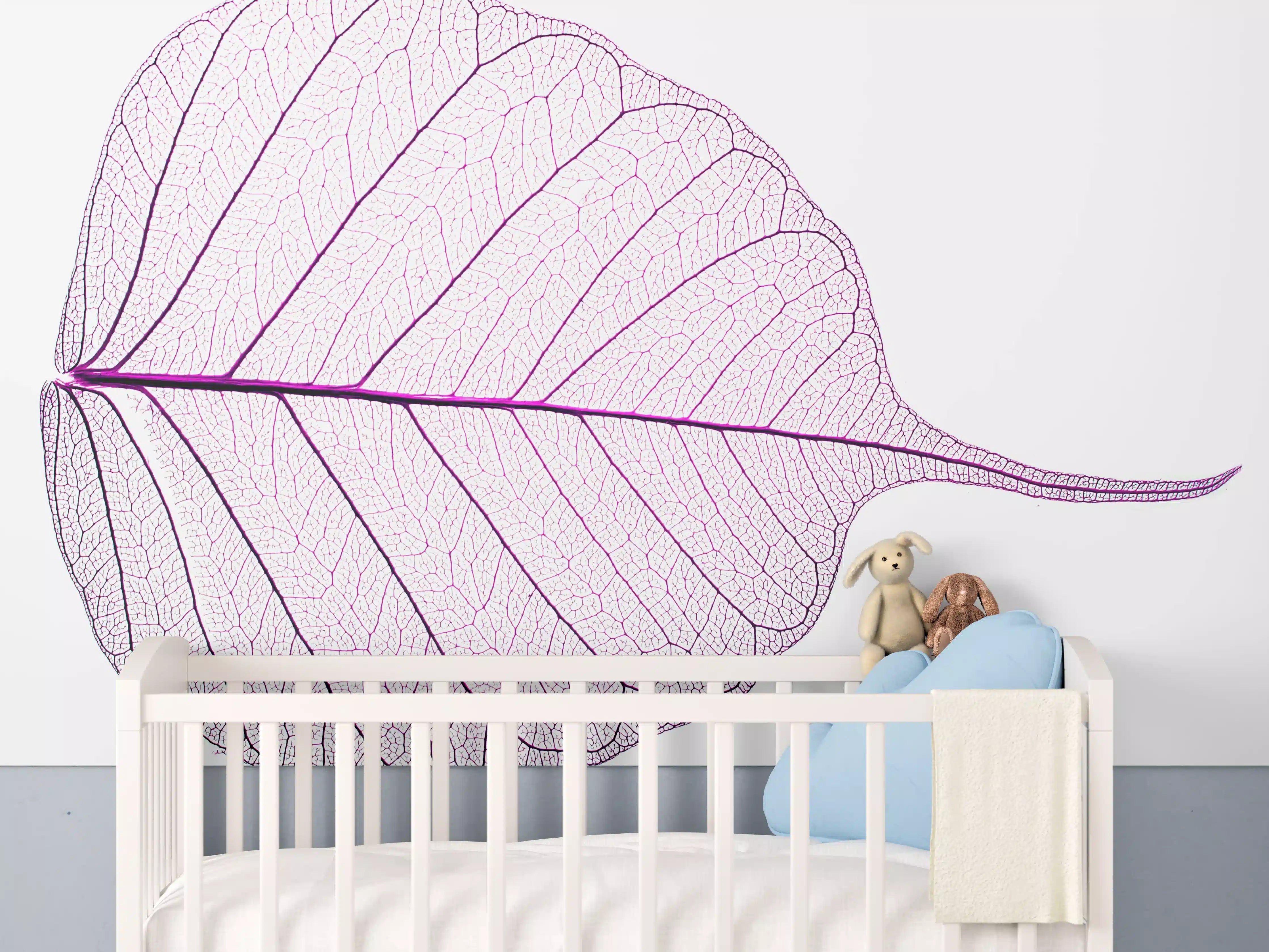 Babyzimmer Wandgestaltung - Blattstruktur Weiß Lila Filigran
