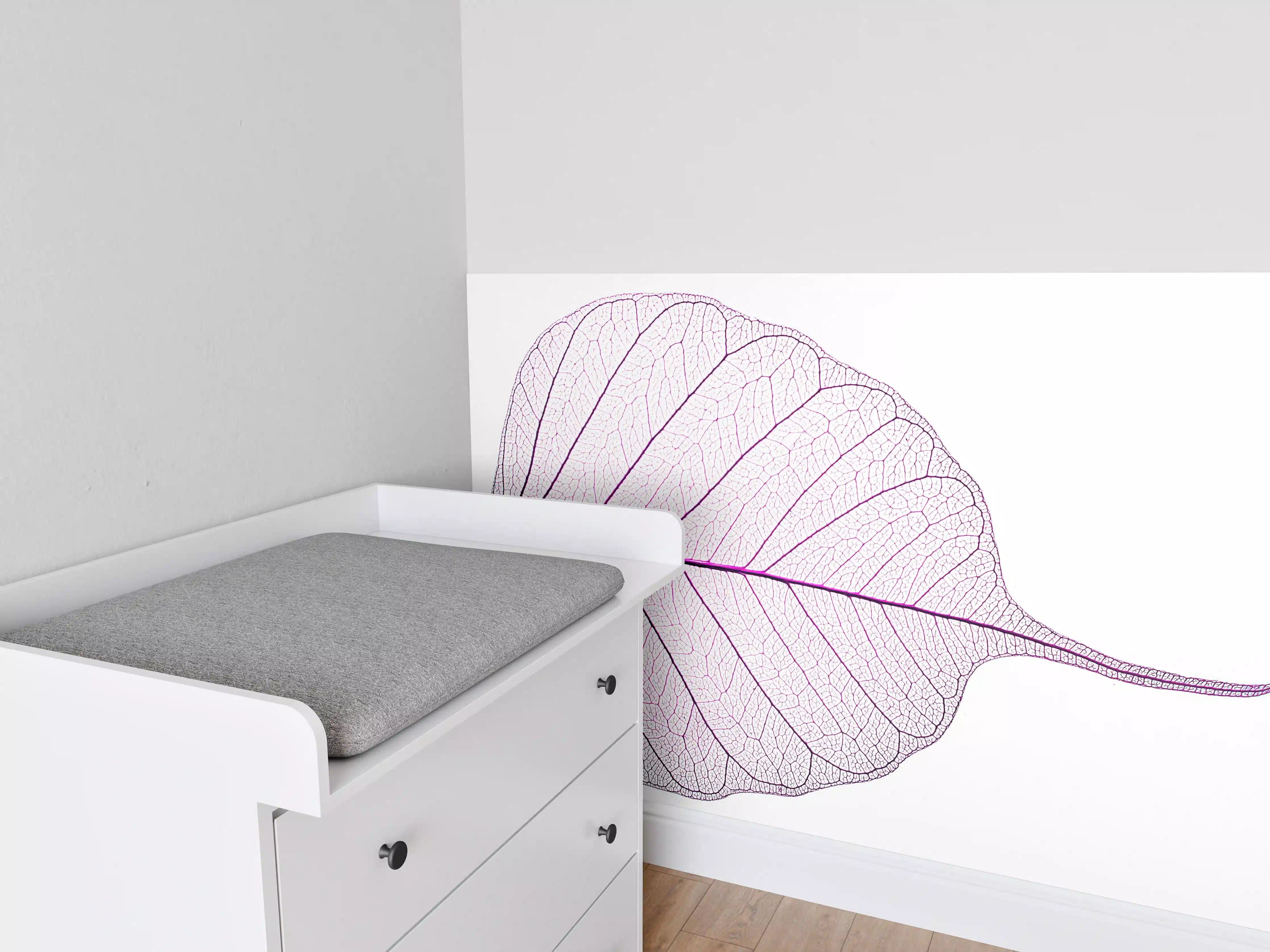 Babyzimmer Wandgestaltung - Blattstruktur Weiß Lila Filigran