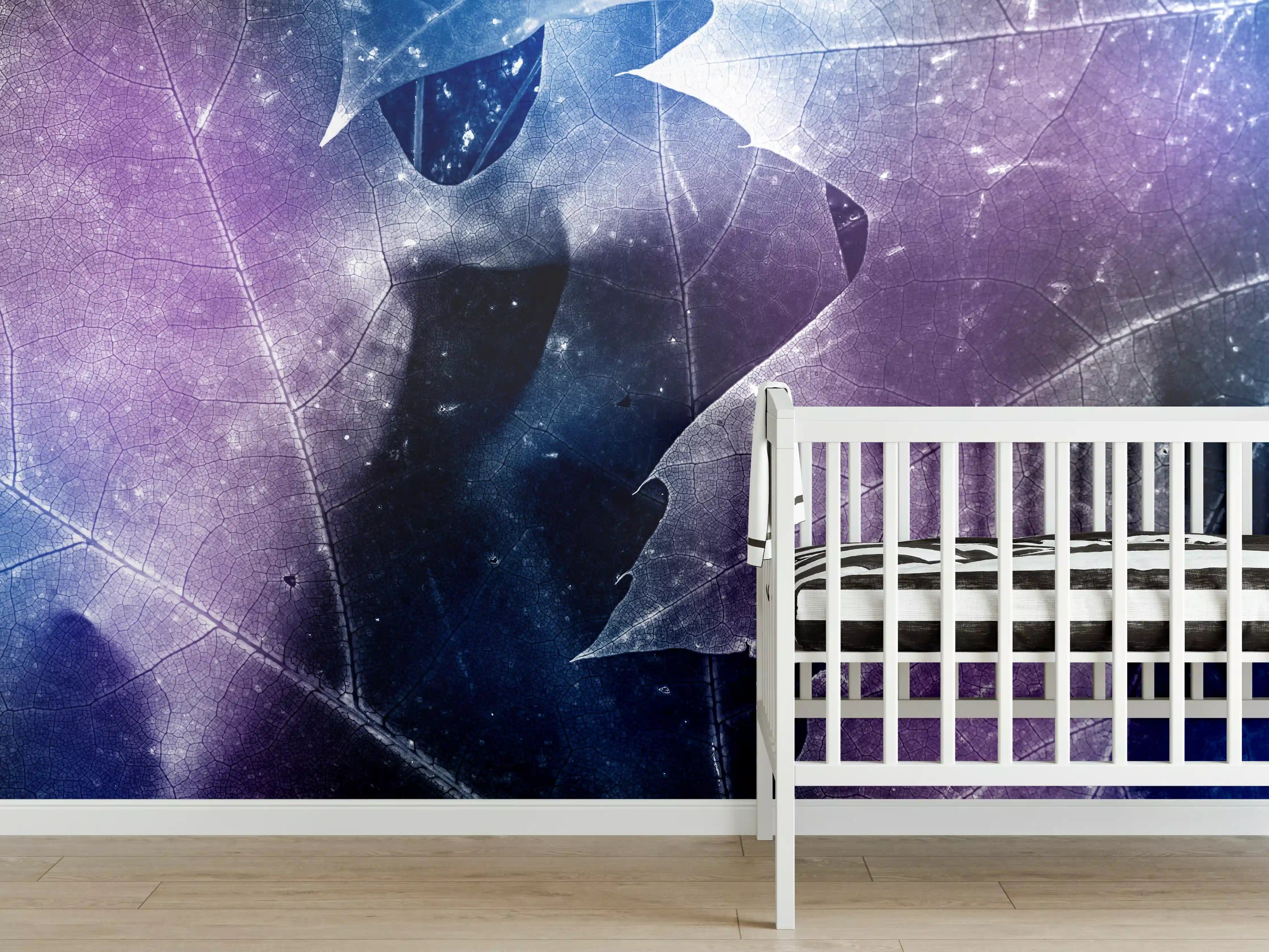 Babyzimmer Wandgestaltung - Blau-Lila Blättertextur