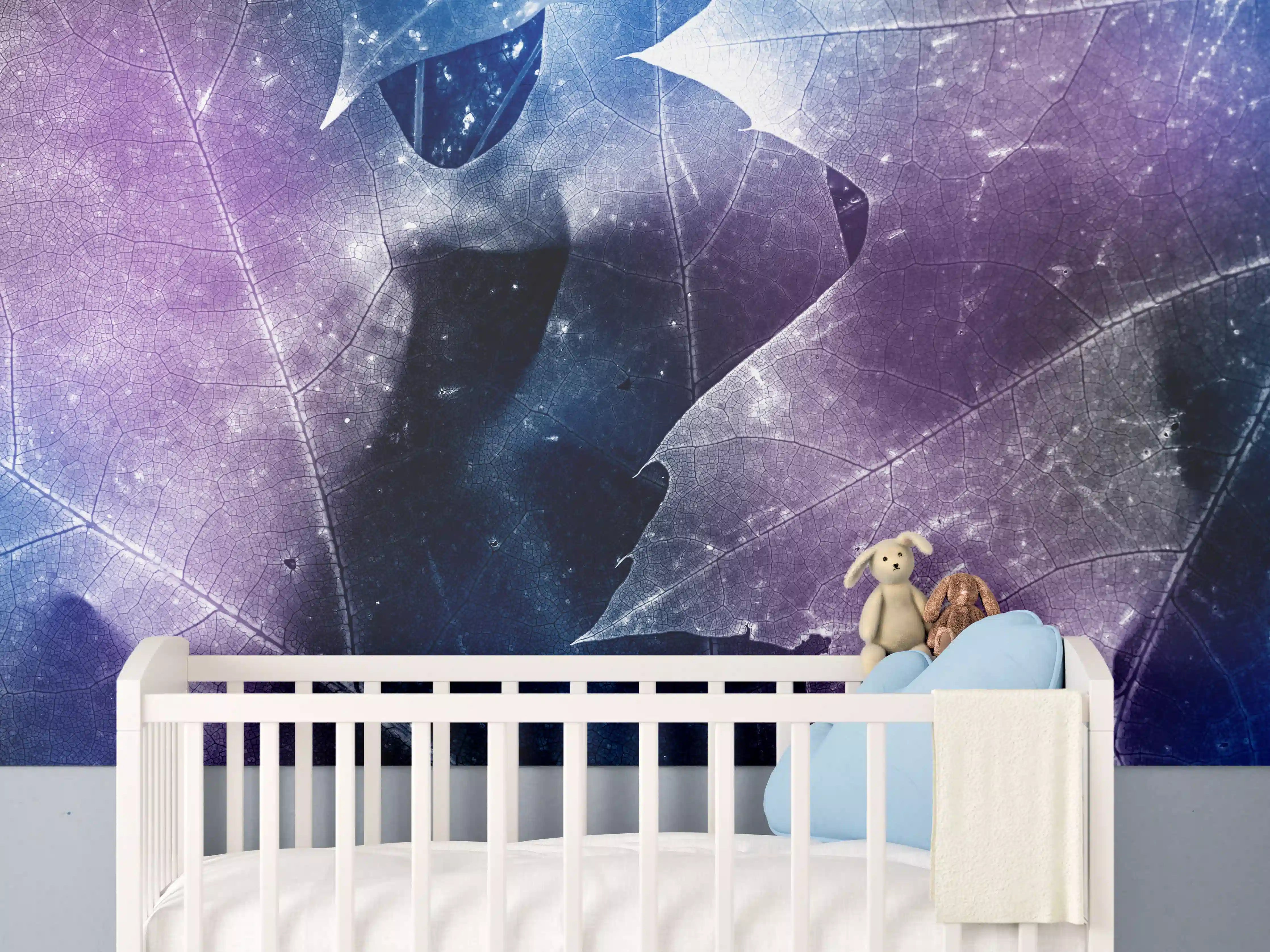 Babyzimmer Wandgestaltung - Blau-Lila Blättertextur