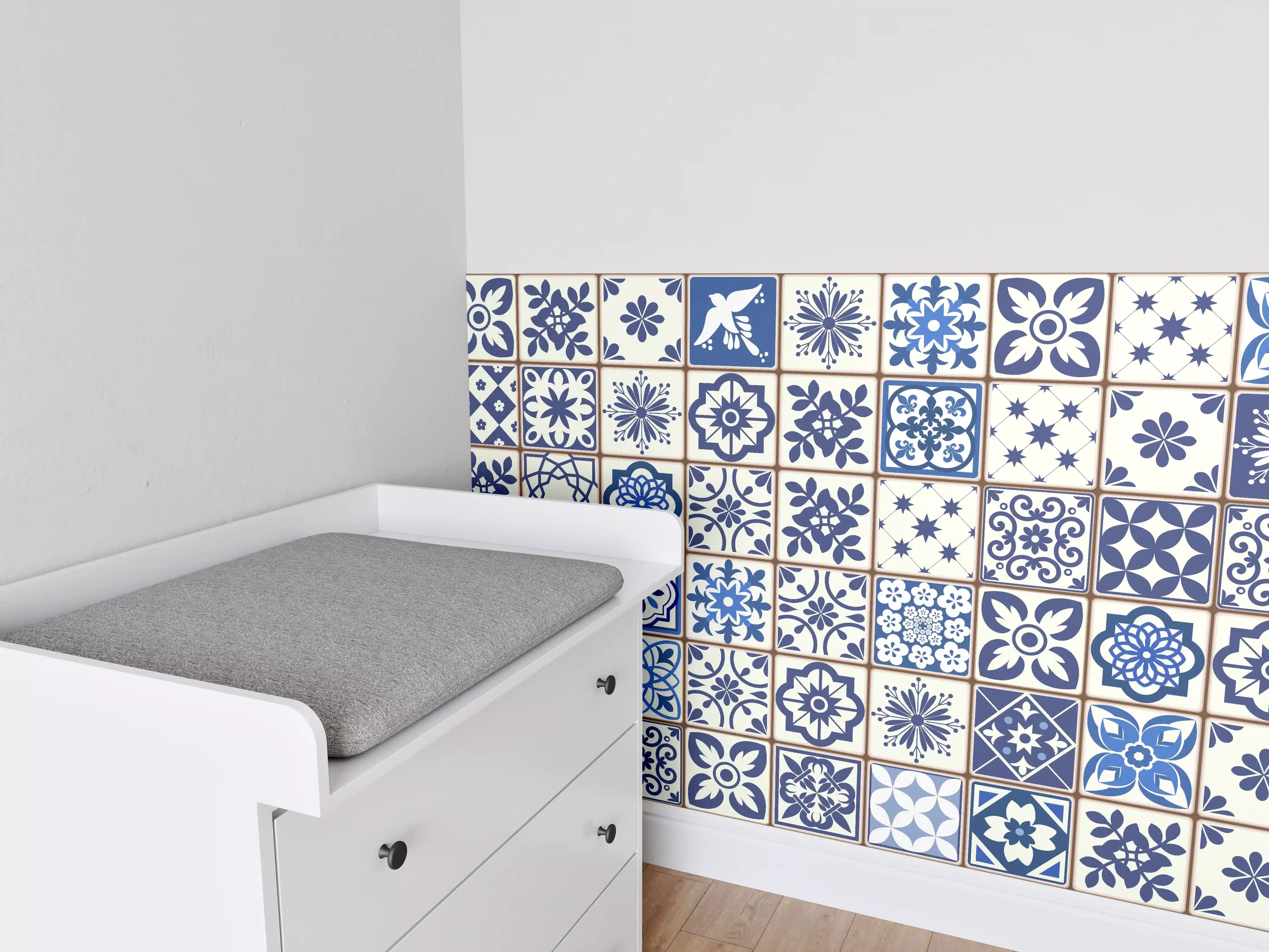 Babyzimmer Wandgestaltung - Blau-Weiße Fliesenmuster