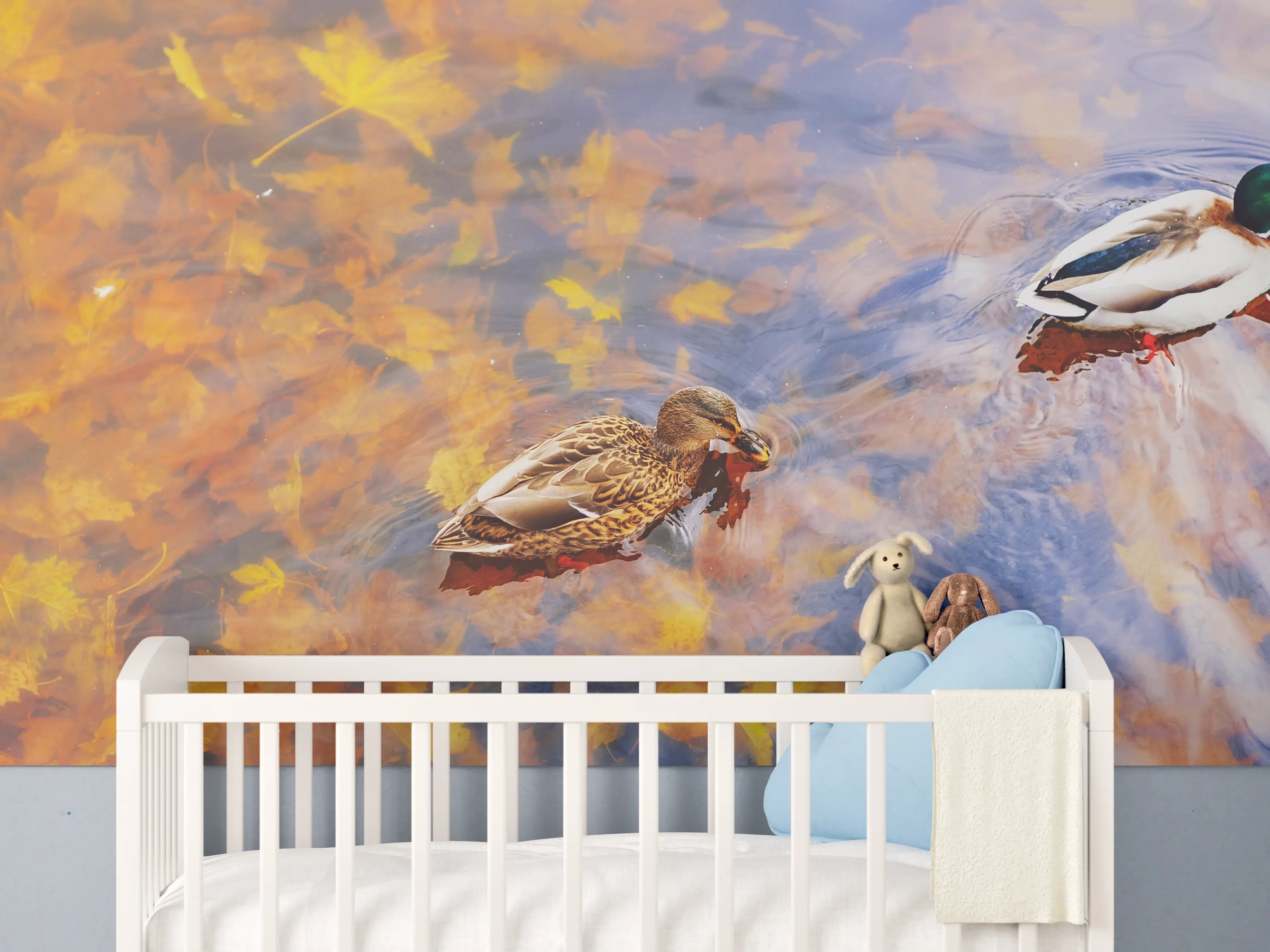 Babyzimmer Wandgestaltung - Blaue Enten auf herbstlichem Teich
