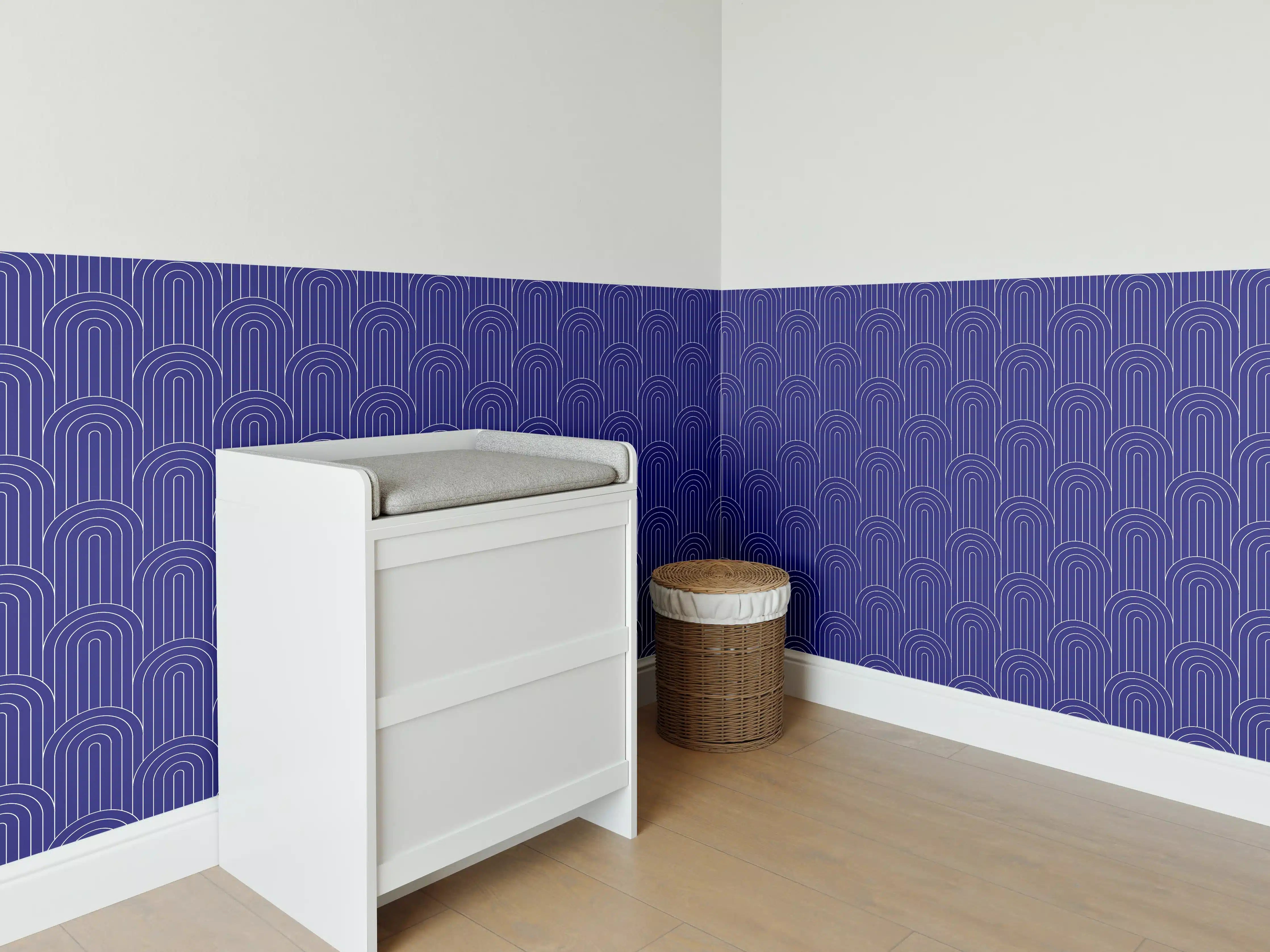 Babyzimmer Wandgestaltung - Blaue Fliesen mit goldenen Akzenten
