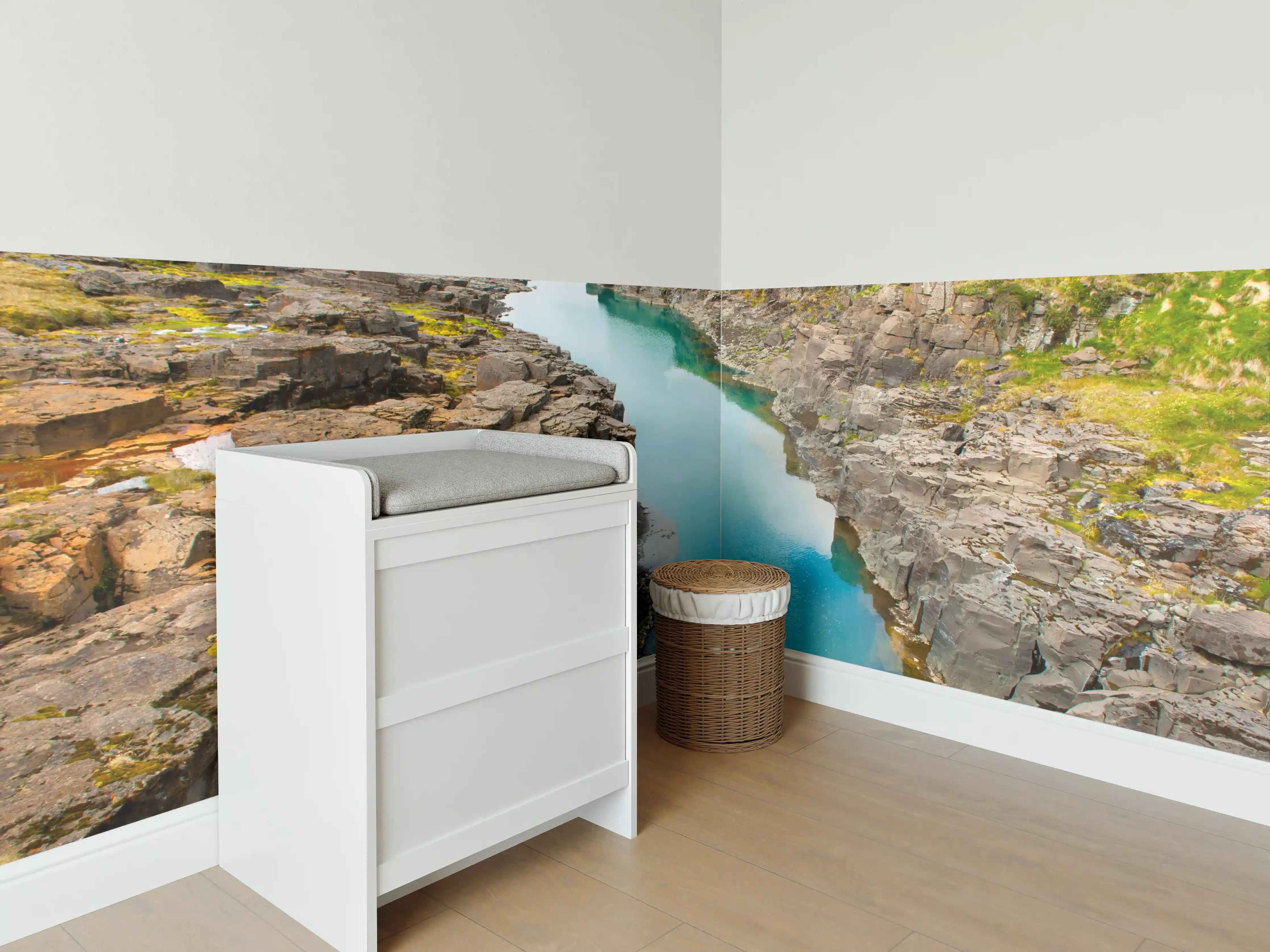 Babyzimmer Wandgestaltung - Blaue Flusslandschaft in Icleand