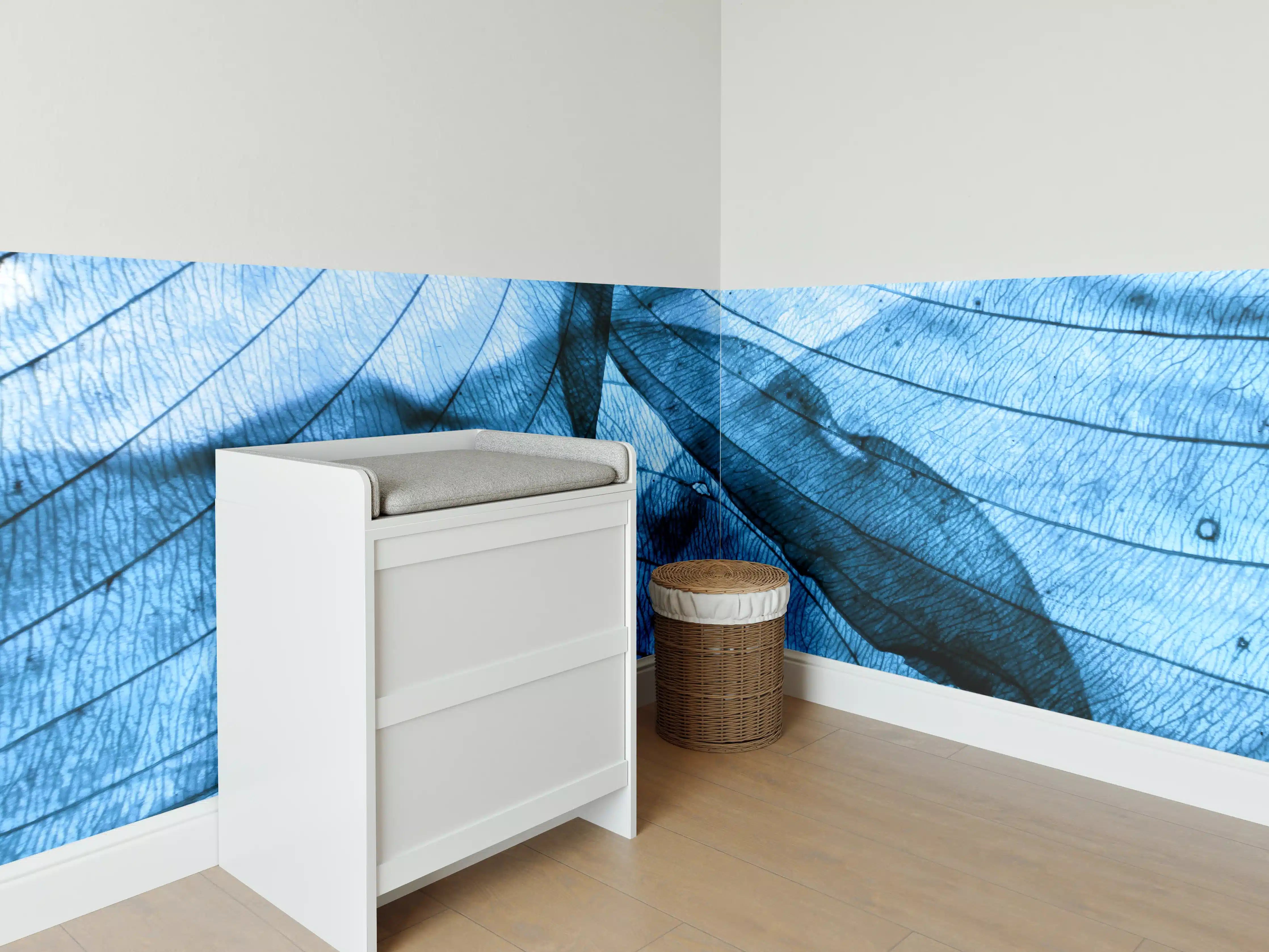 Babyzimmer Wandgestaltung - Blaue Herbstlaub-Makrotextur