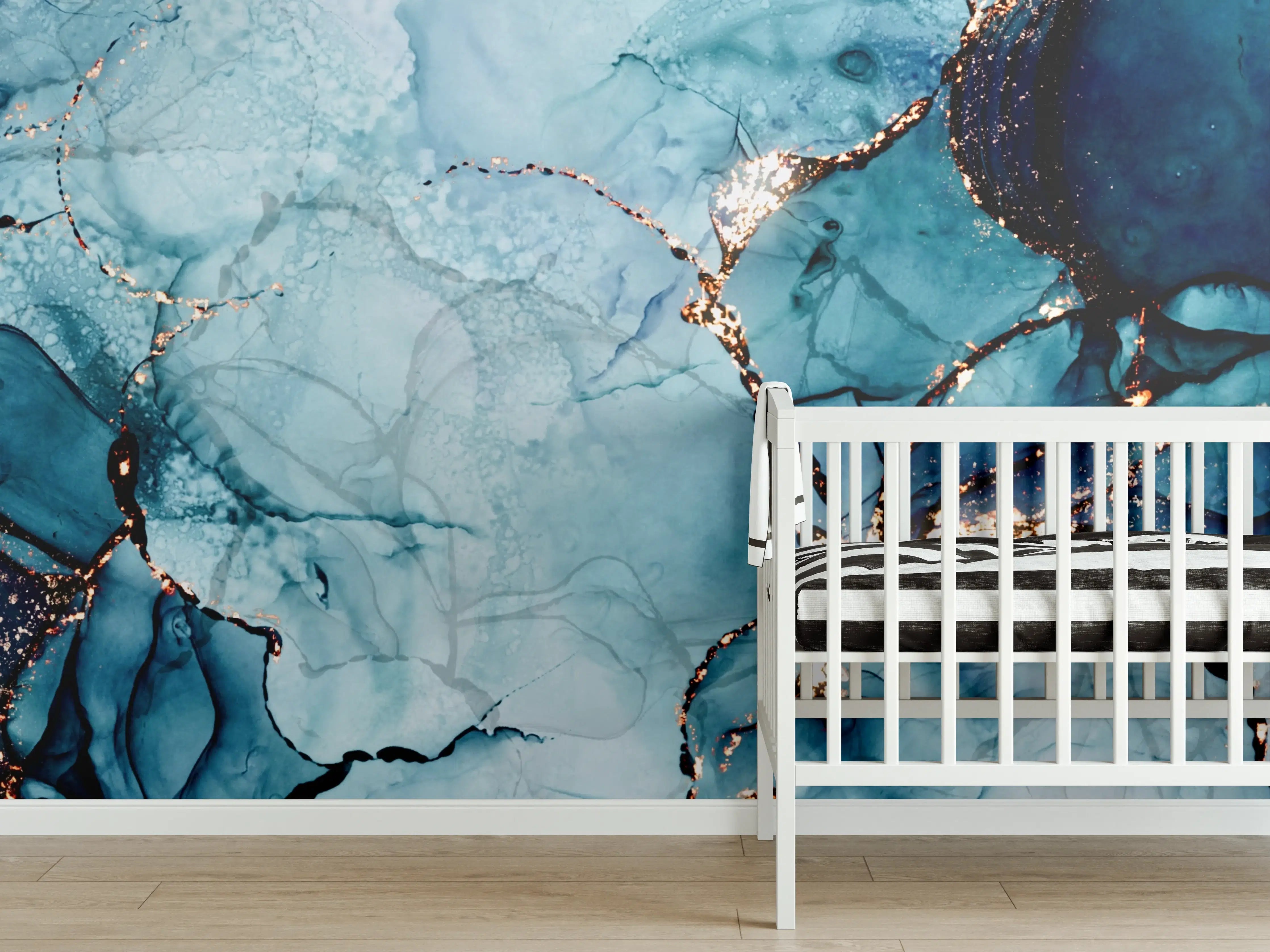 Babyzimmer Wandgestaltung - Blaue Marmor Musterung mit goldenen Akzenten