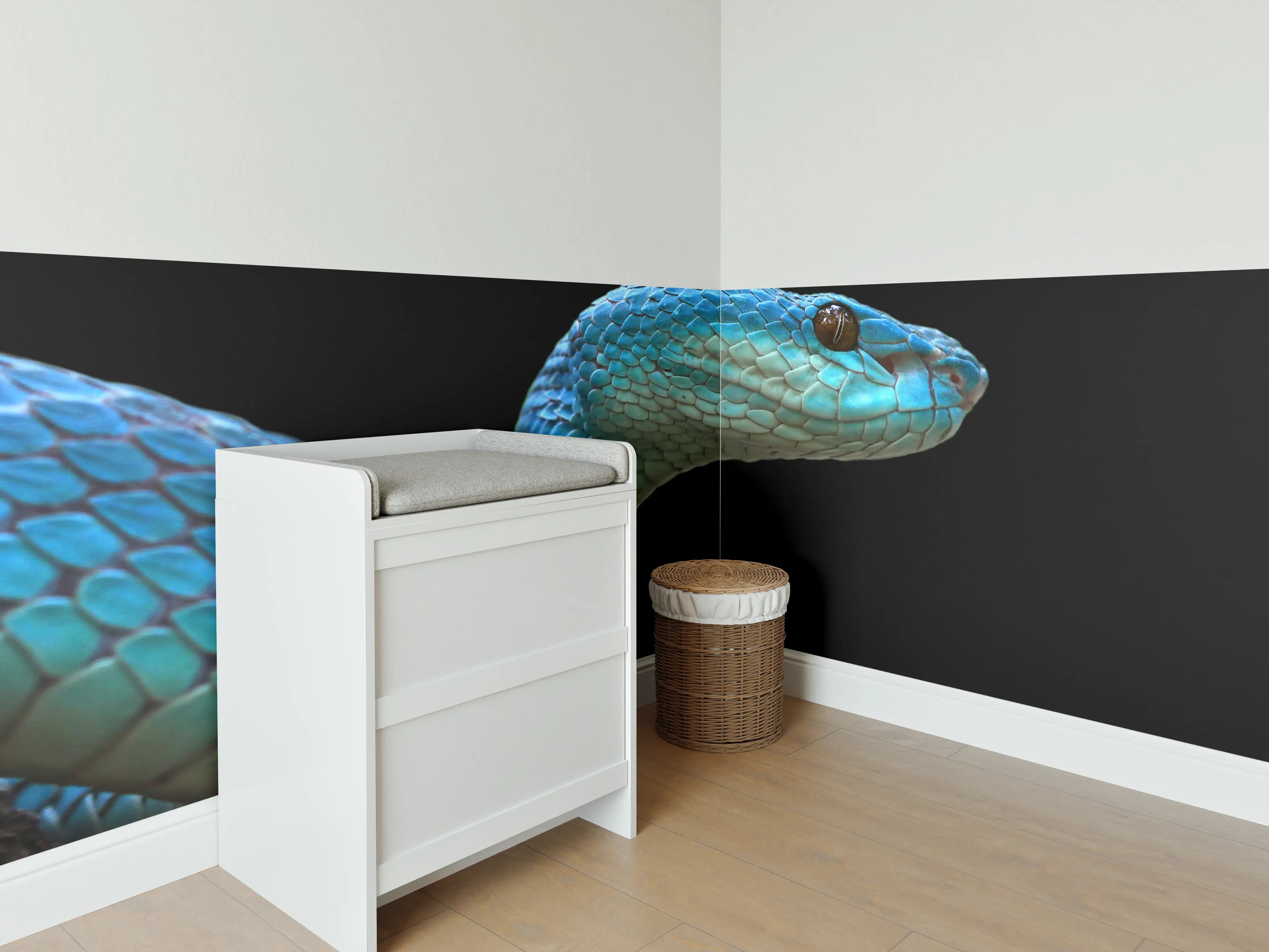 Babyzimmer Wandgestaltung - Blaue Vipernschlange Nahaufnahme