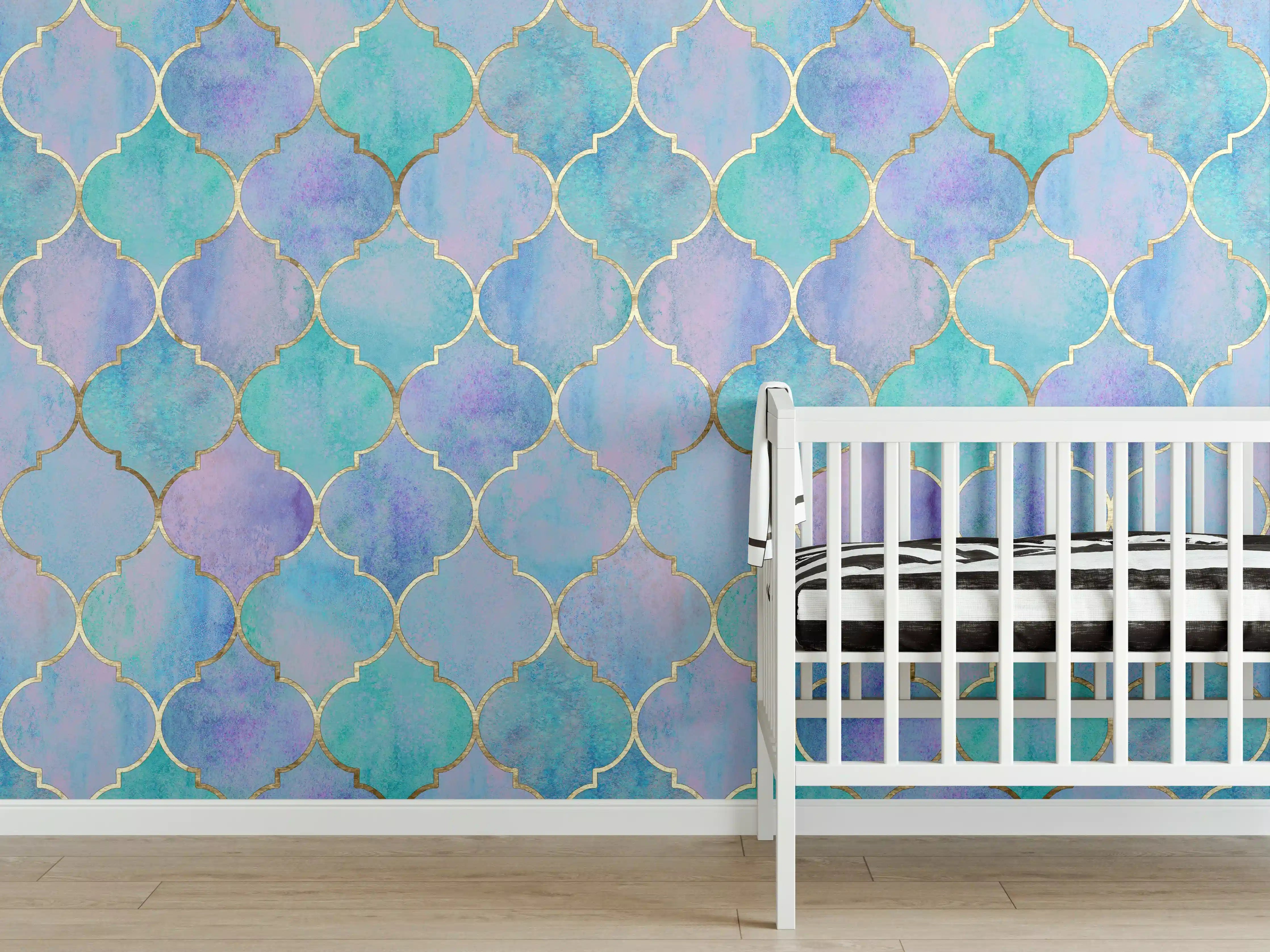 Babyzimmer Wandgestaltung - Blaue Watercolor-Tiles mit Goldlinien