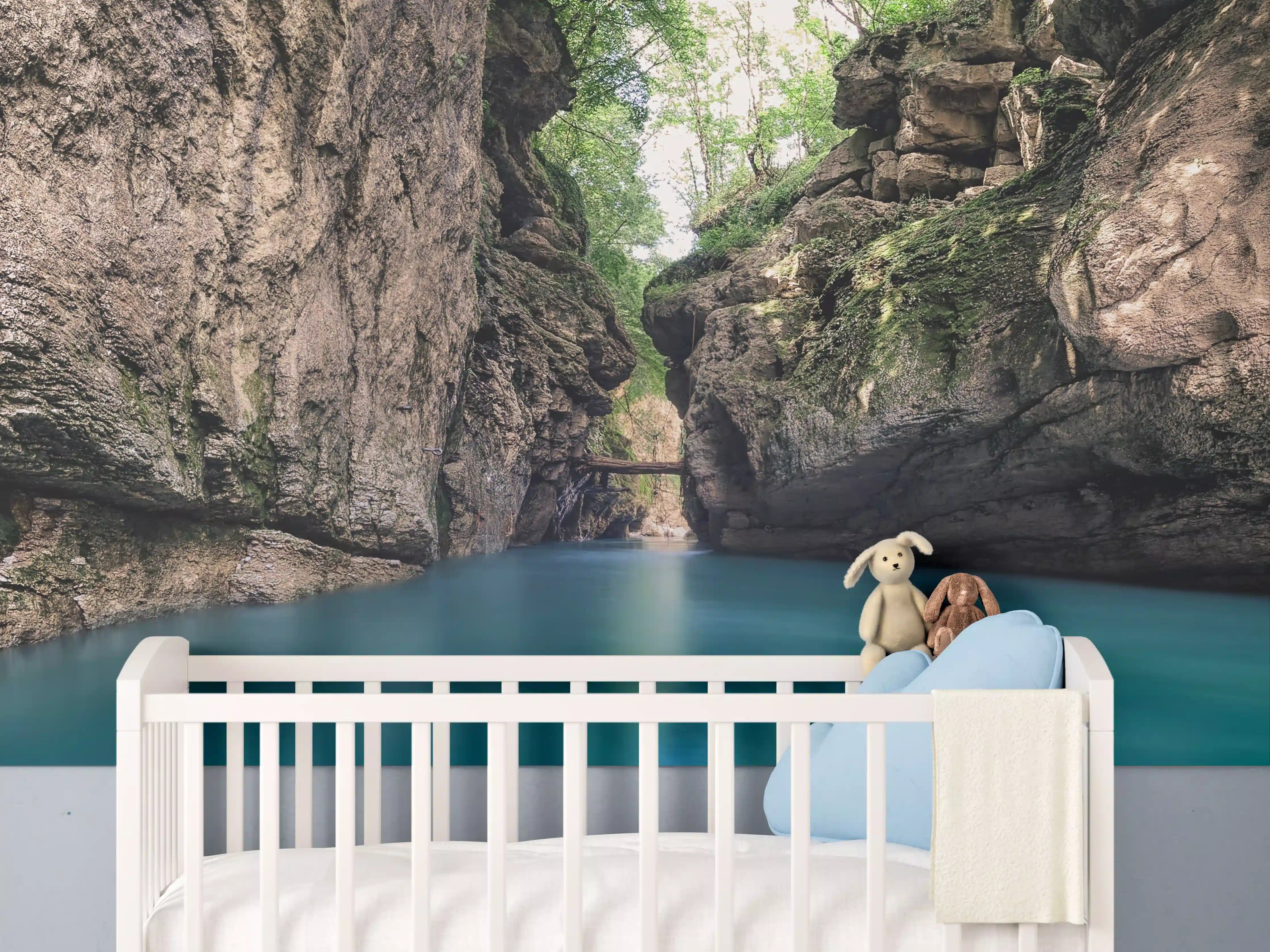 Babyzimmer Wandgestaltung - Blauer Fluss in Felsenkluft
