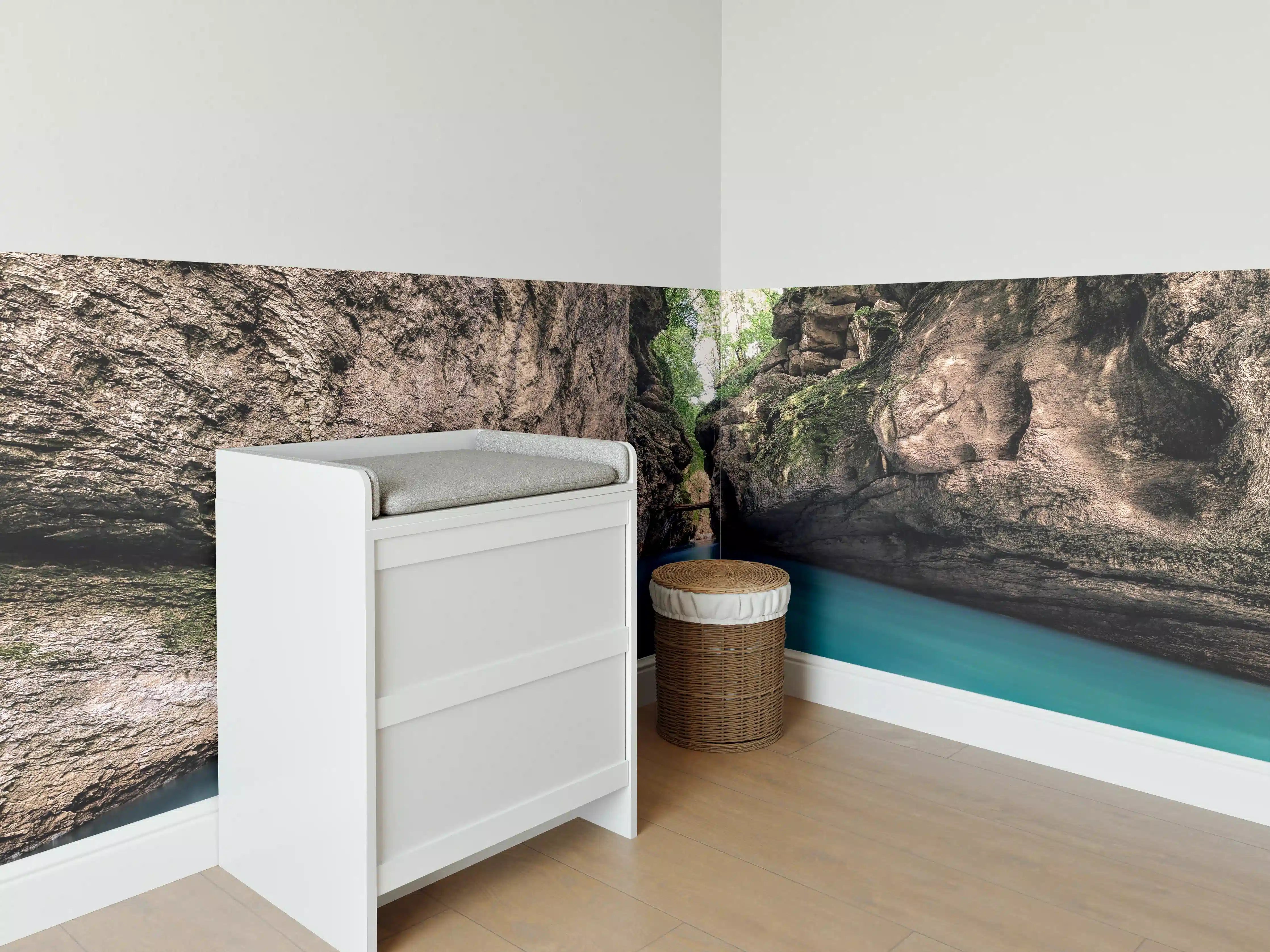 Babyzimmer Wandgestaltung - Blauer Fluss in Felsenkluft