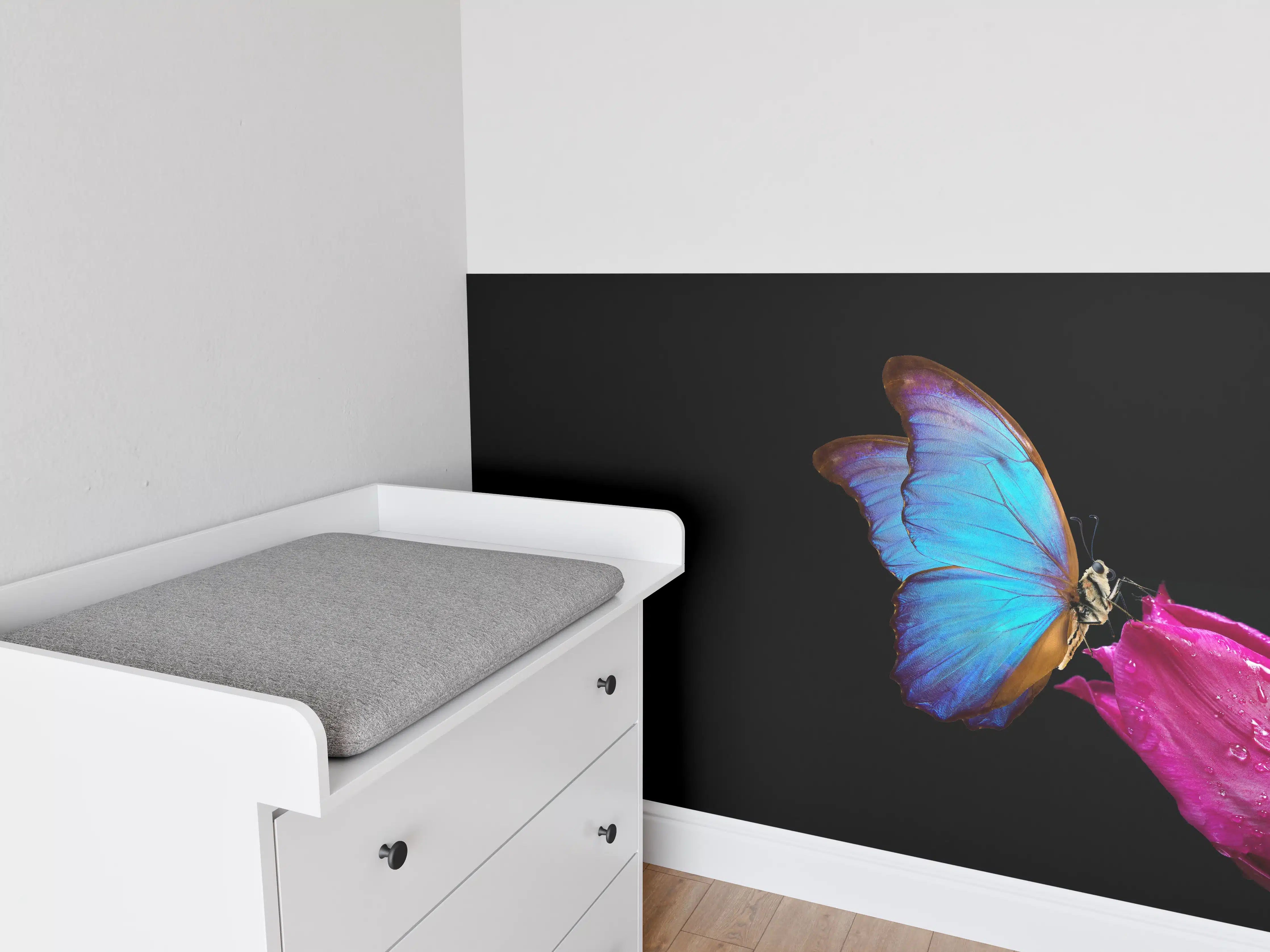 Babyzimmer Wandgestaltung - Blauer Morphofalter - schwarzer Hintergrund